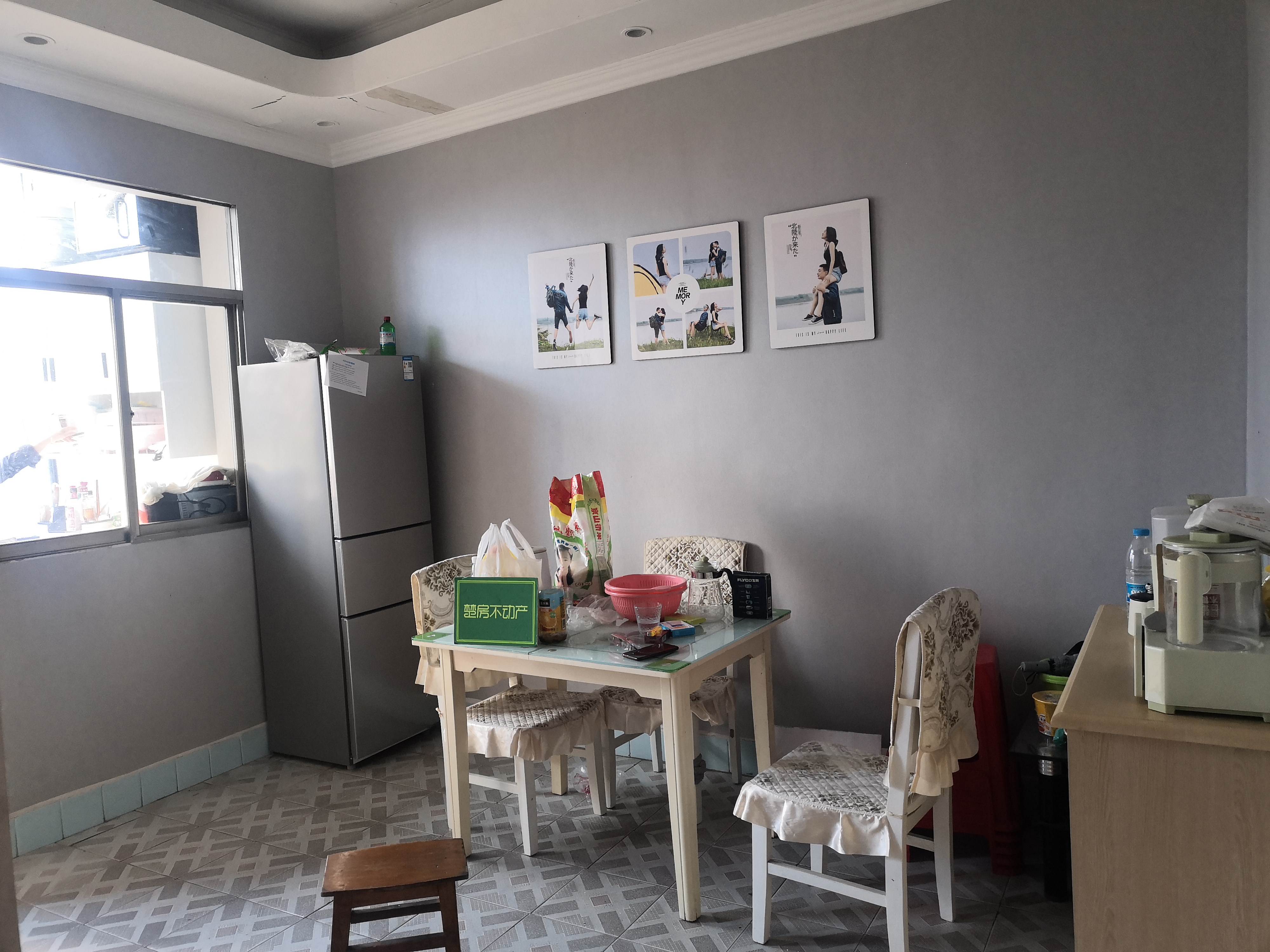 龙华山街道办旁 实验路小区 大两房 普装 光线好 地段冒得话说 离四钟近