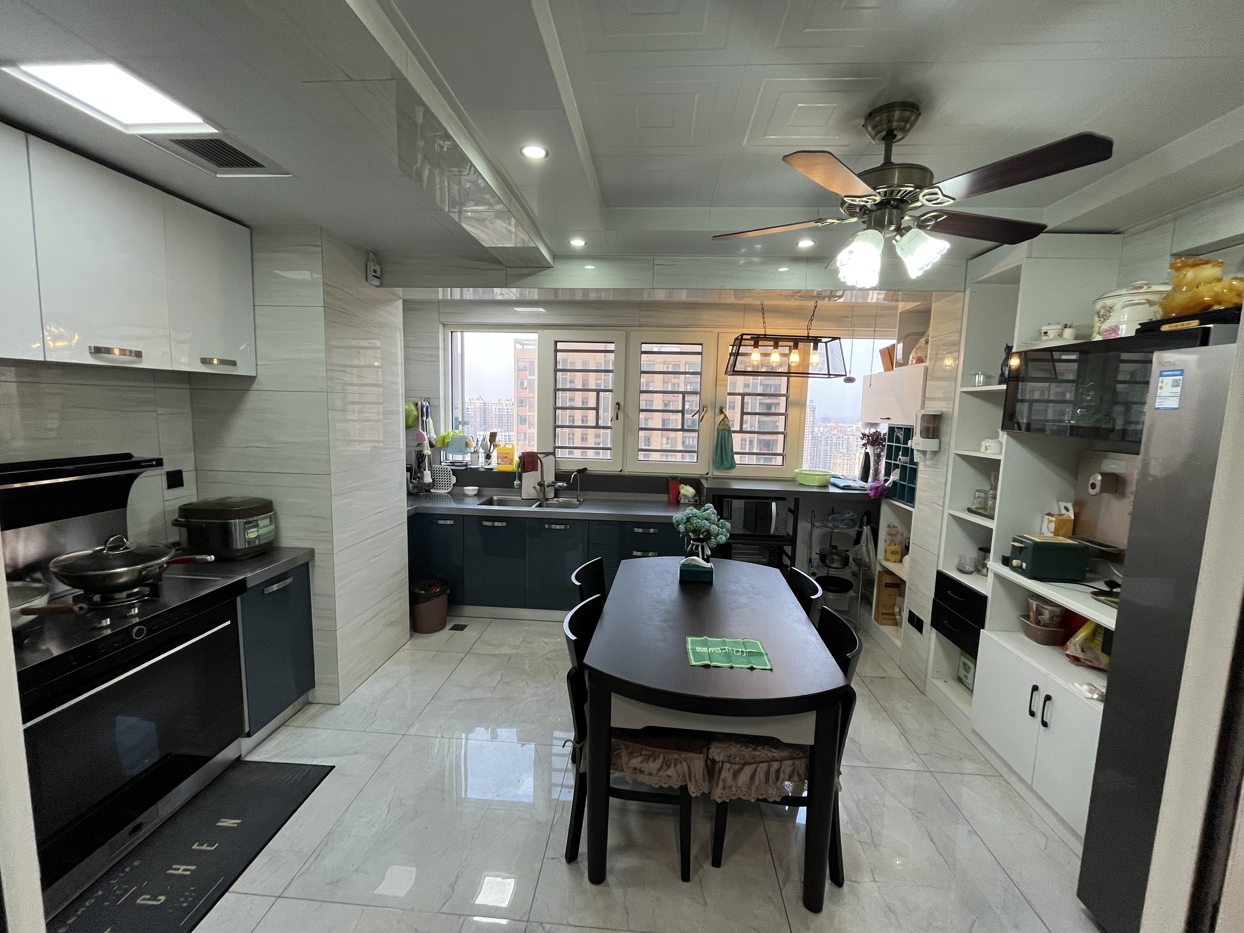 元泰未来城全新装修带车位基本没怎么住的房子南北通透湖景房