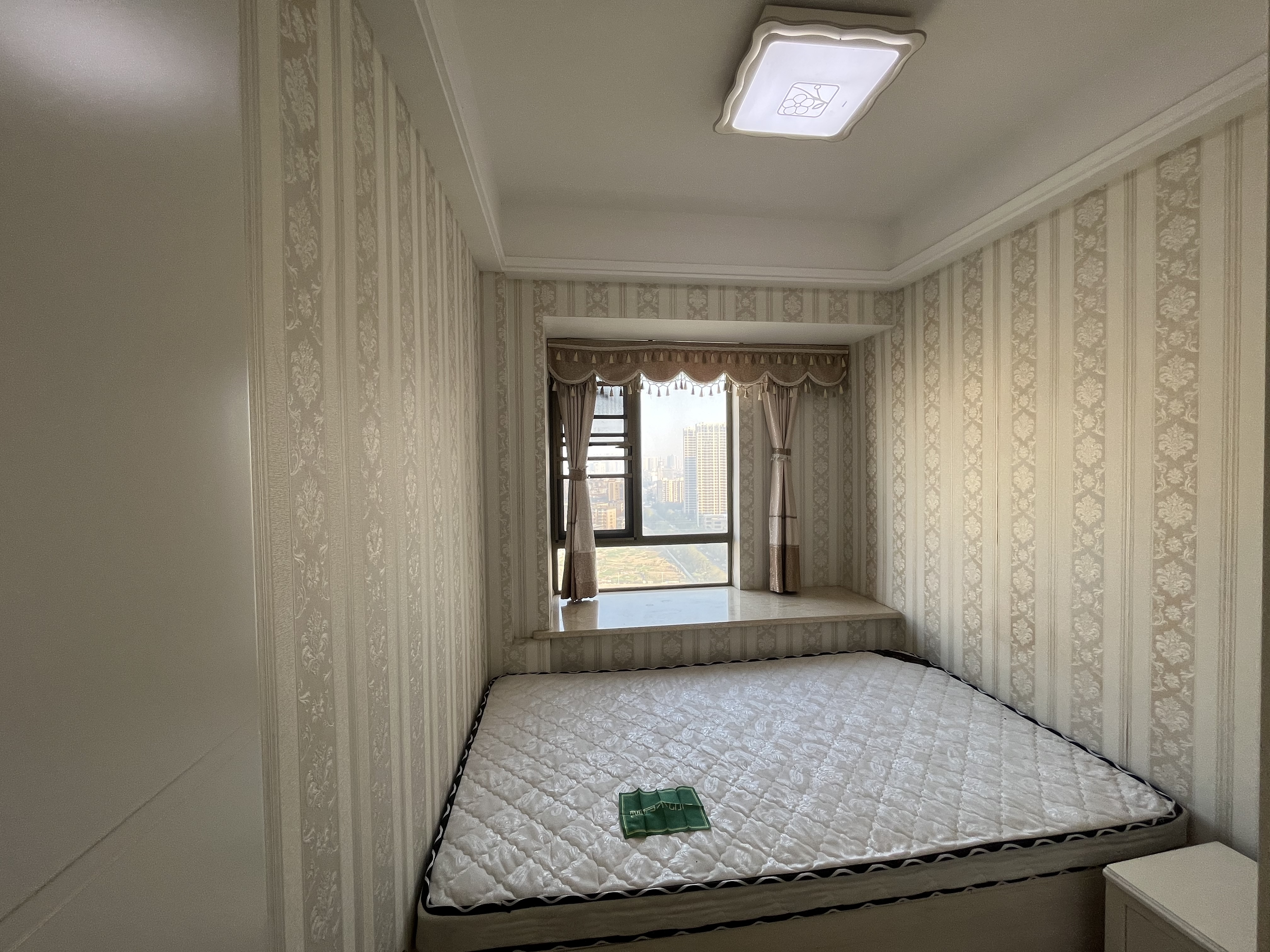 南国明珠精装四房中间楼层看房方便