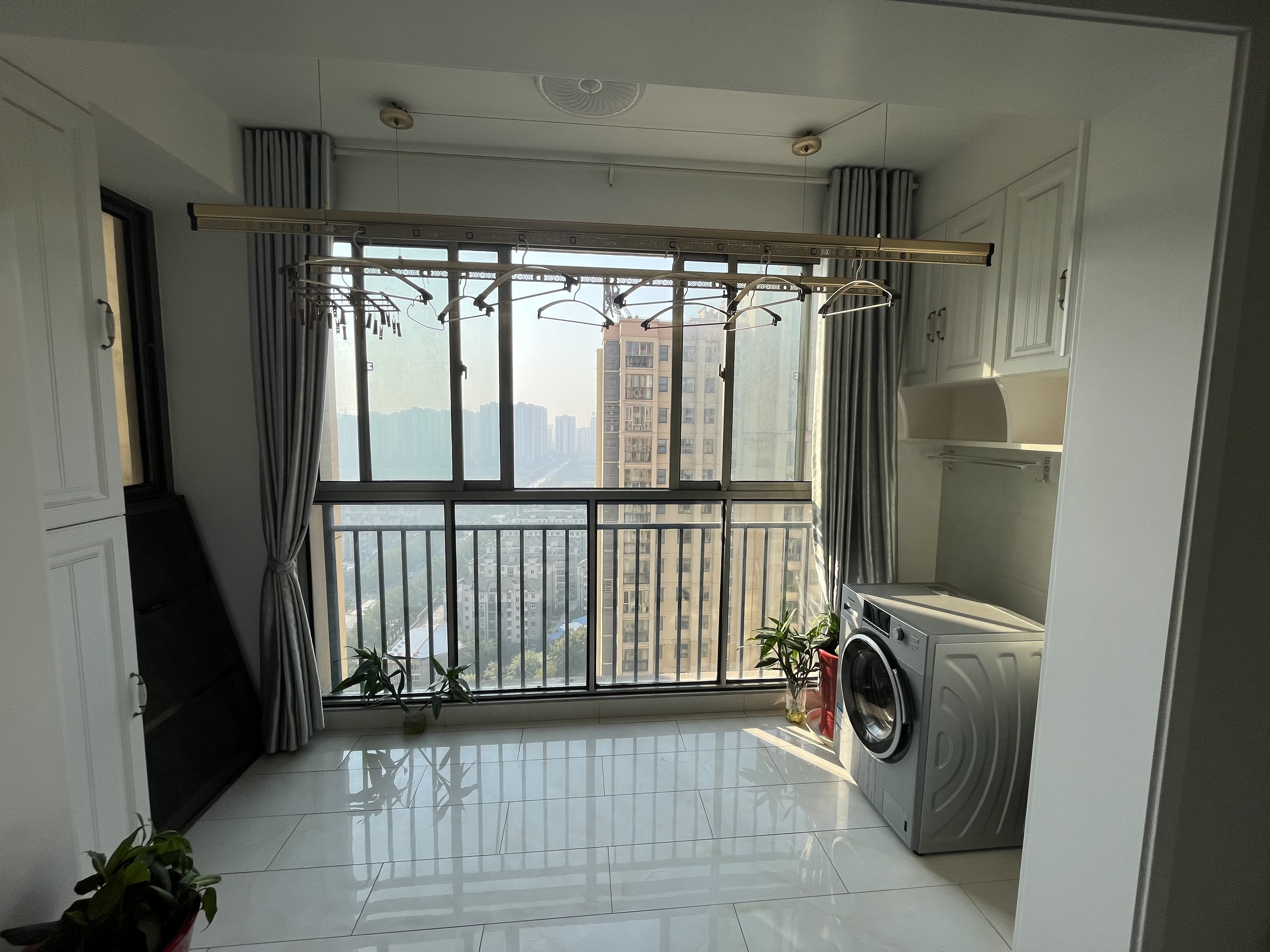 南国明珠精装四房中间楼层看房方便