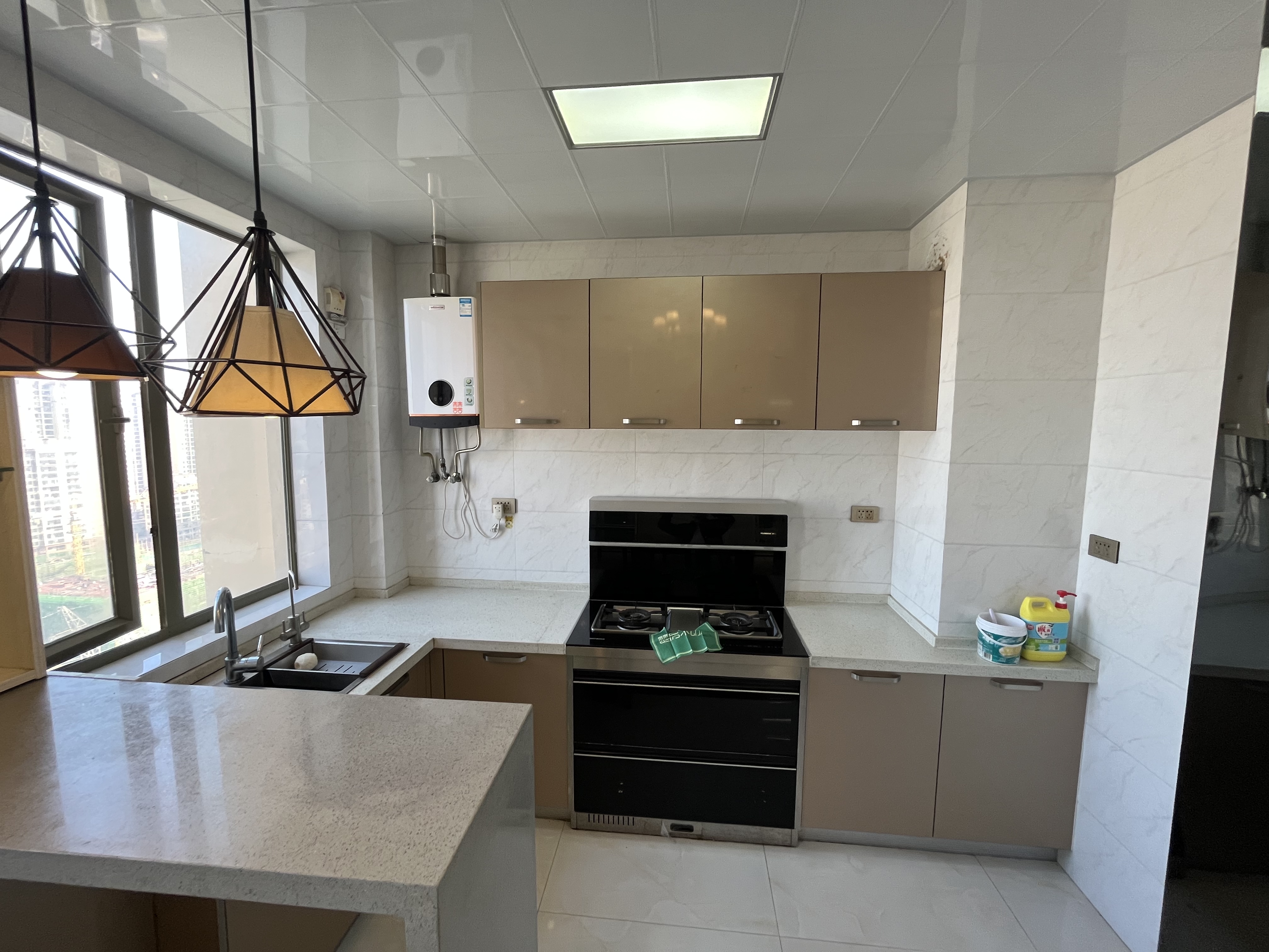 南国明珠精装四房中间楼层看房方便