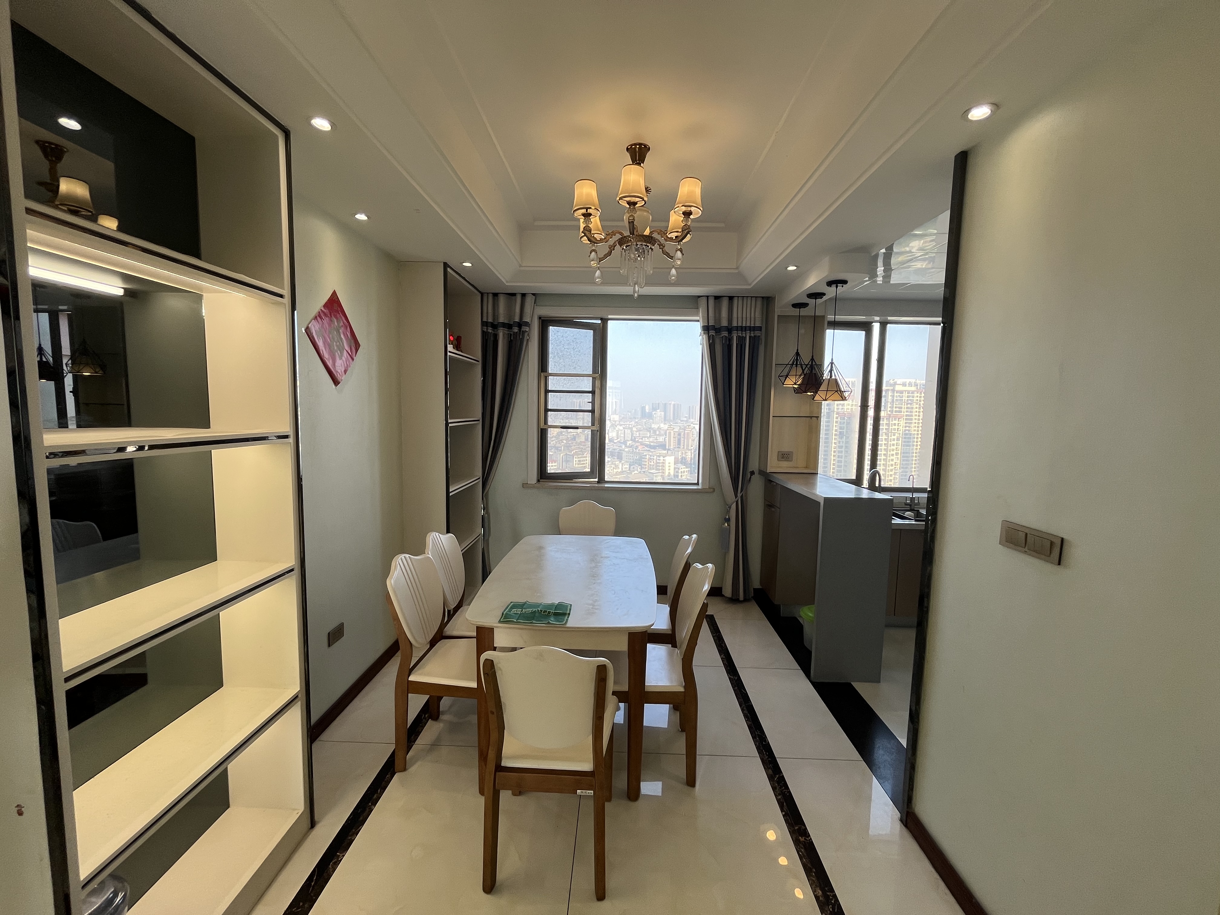 南国明珠精装四房中间楼层看房方便