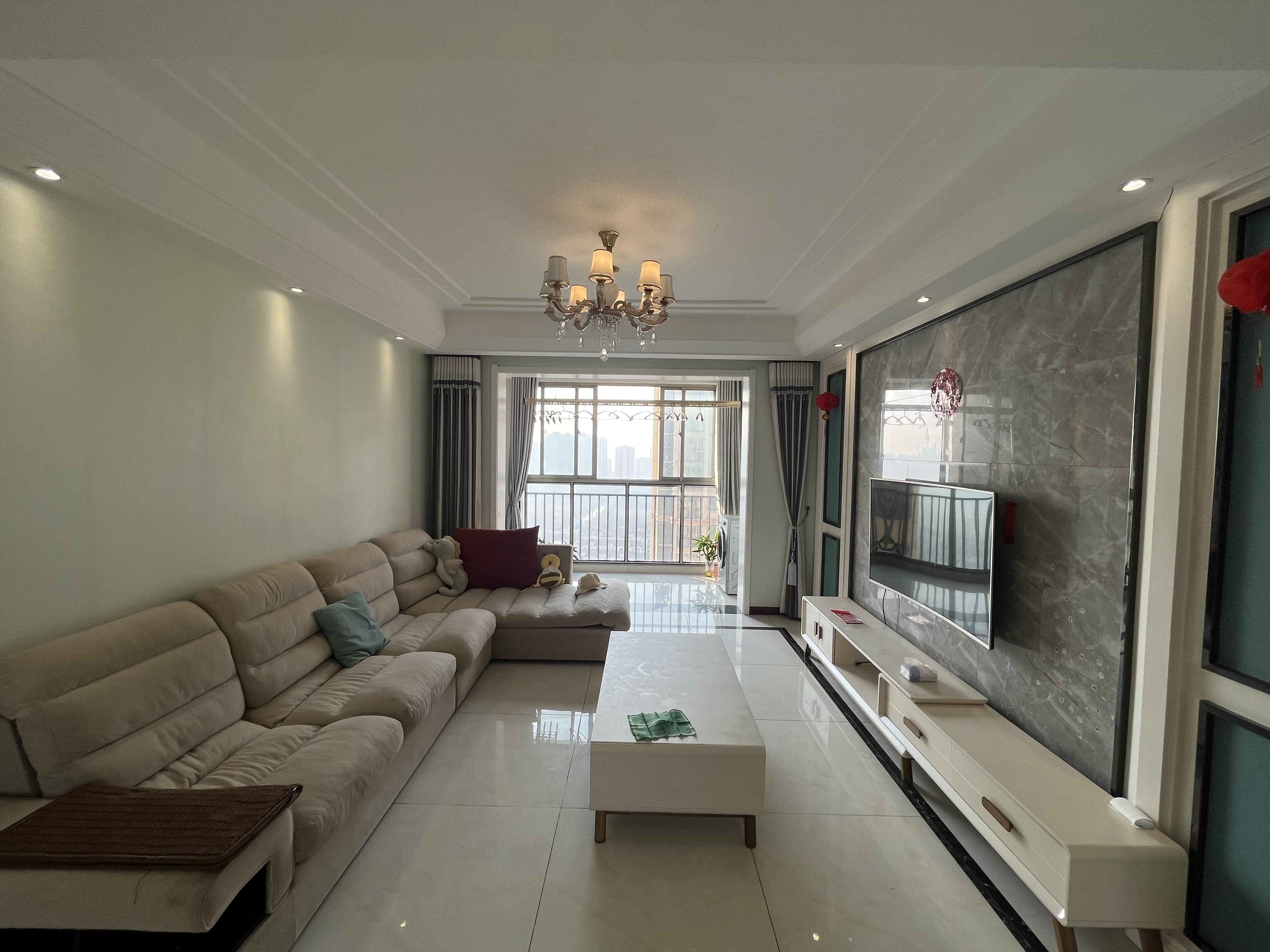 南国明珠 精装四房 中间楼层 看房方便