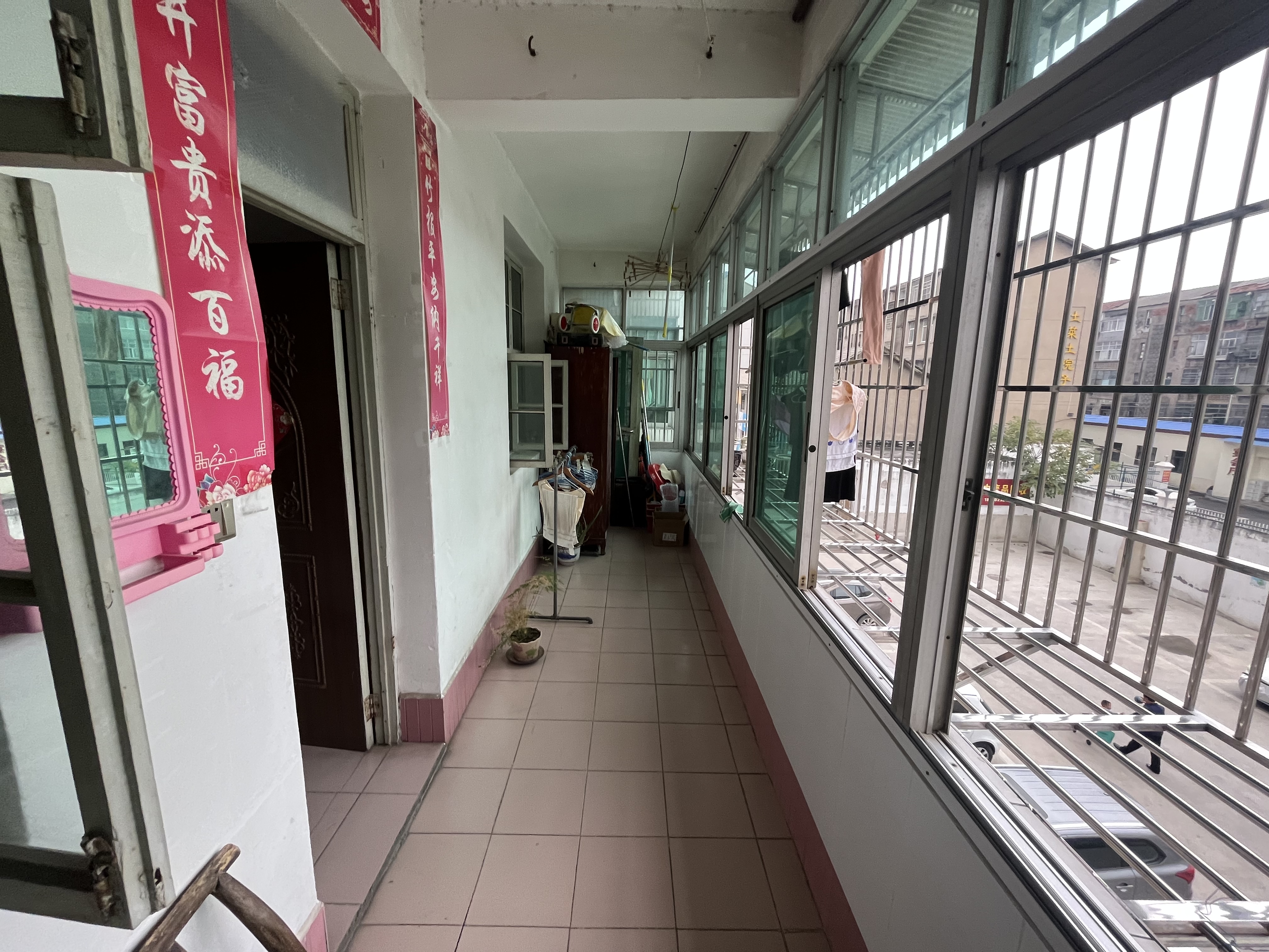 宏兴小区二水厂对面精装三房小区出行方便看房方便