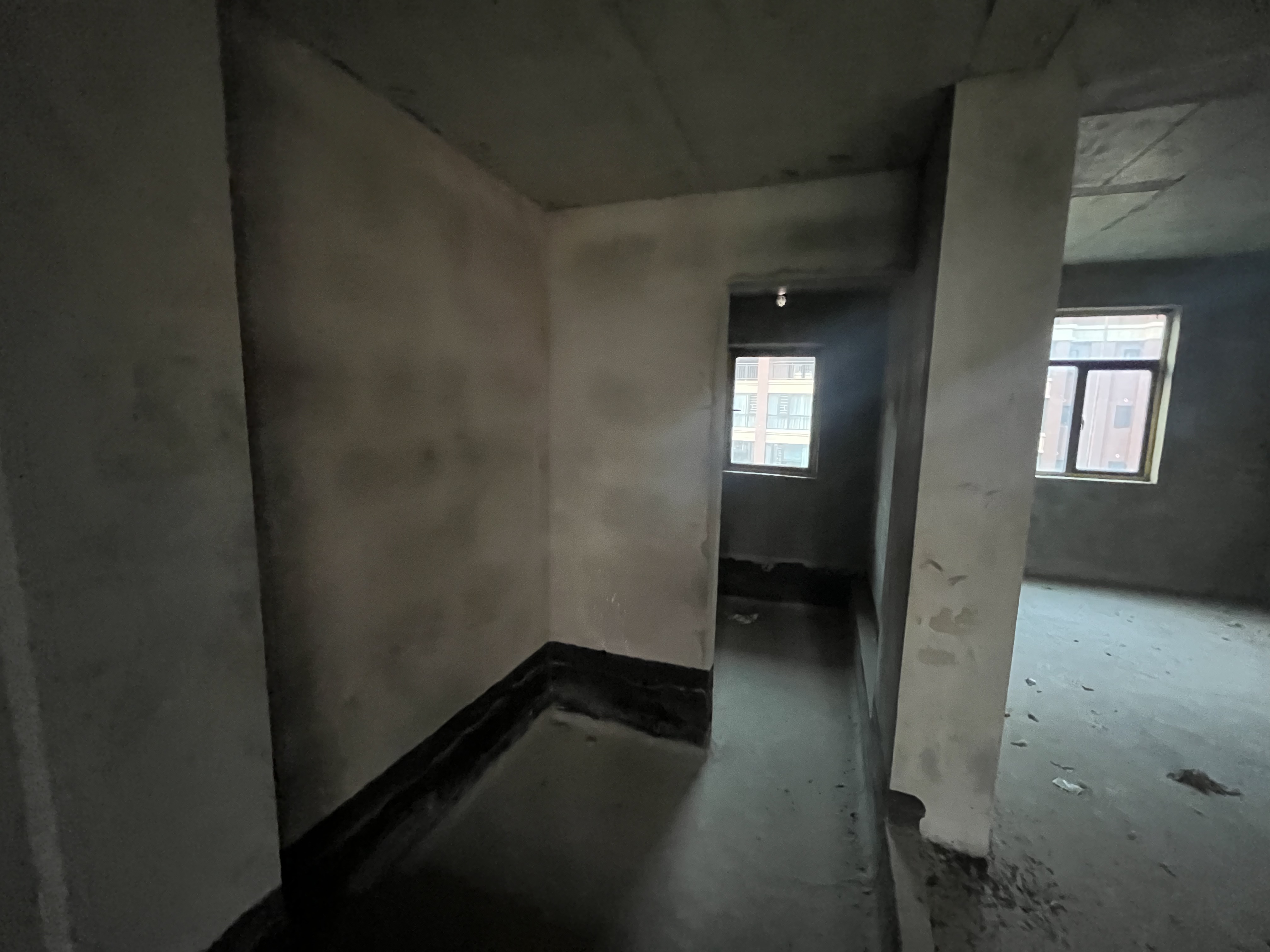 新城一号五期花园洋房毛坯四房看房方便