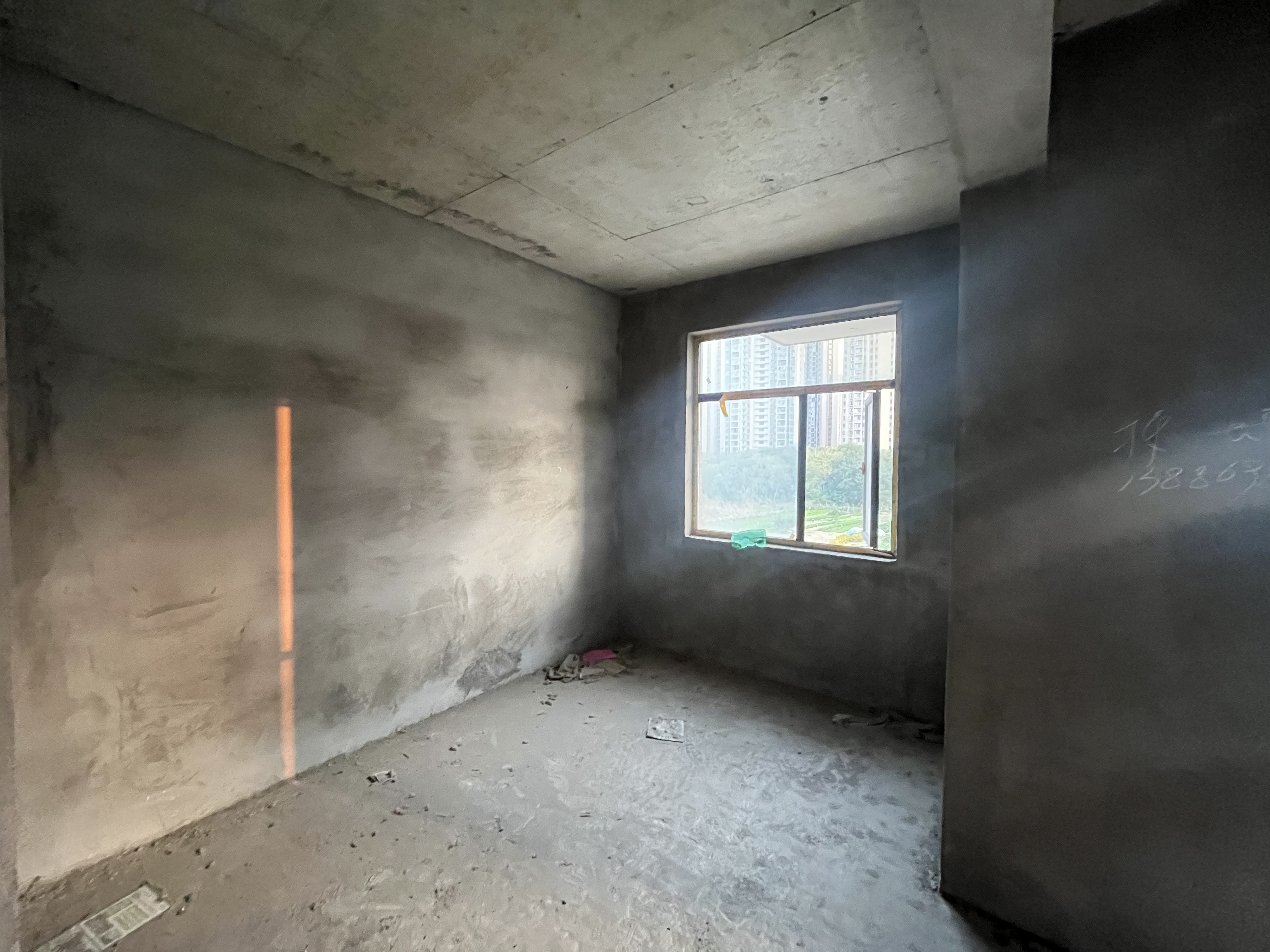 新城一号五期花园洋房毛坯四房看房方便