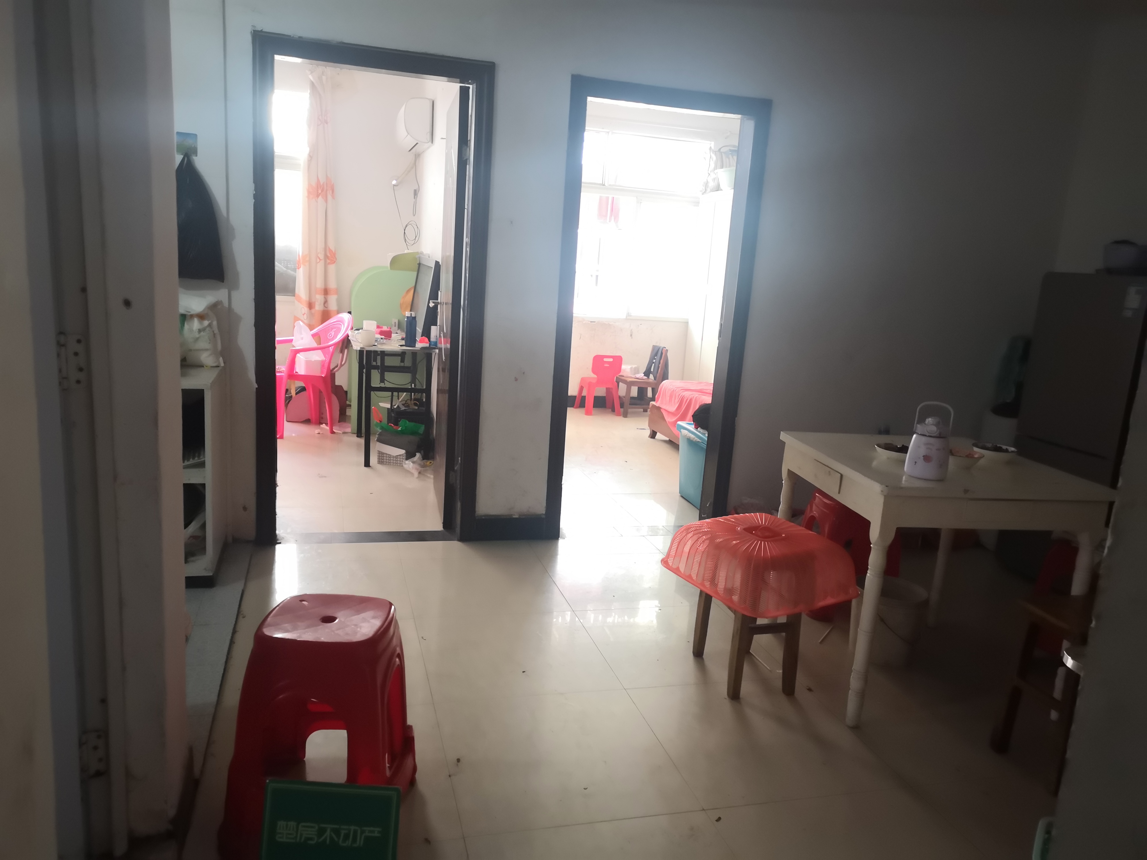 建设街沔州小靴对面私房两杆五层私房现全部都出租的适合投自