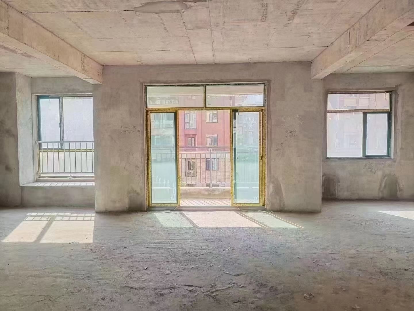 新城一号五期 五期花园洋房毛坯三房看房方便