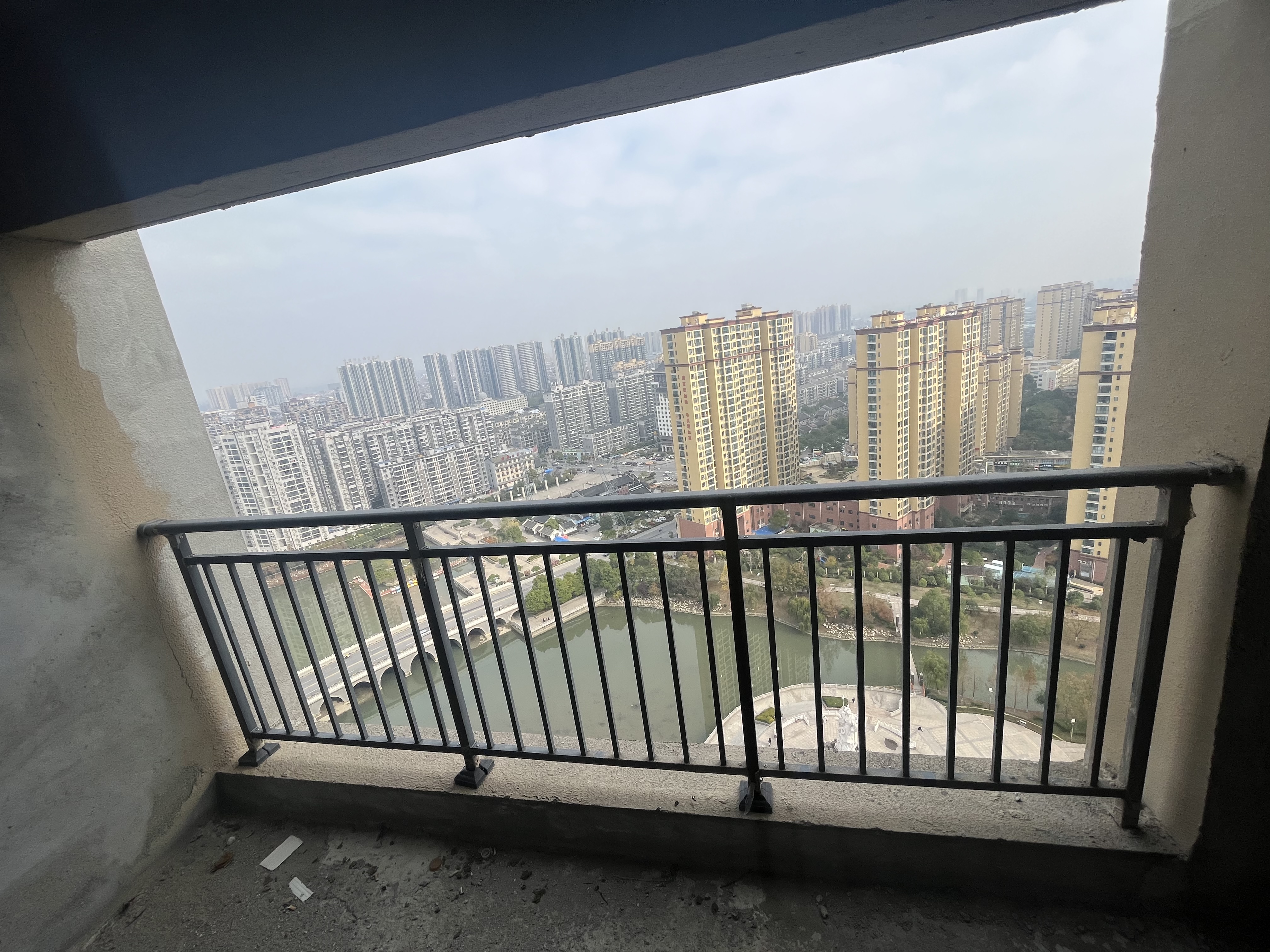 元泰 送入户花园 可以做5房 湖景房 看房方便