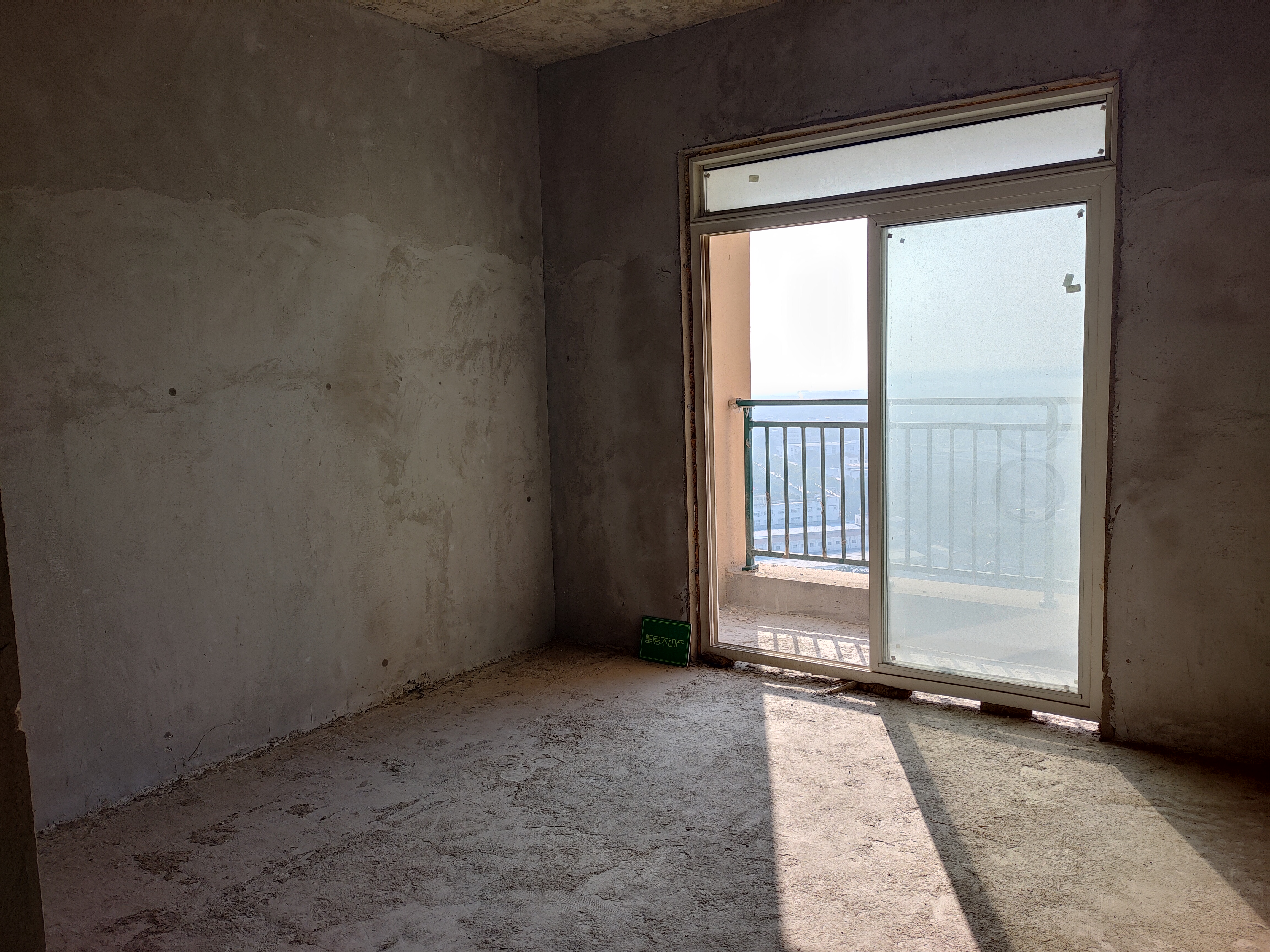 南城新区都市高尔夫边户中高好楼层大三房有钥匙