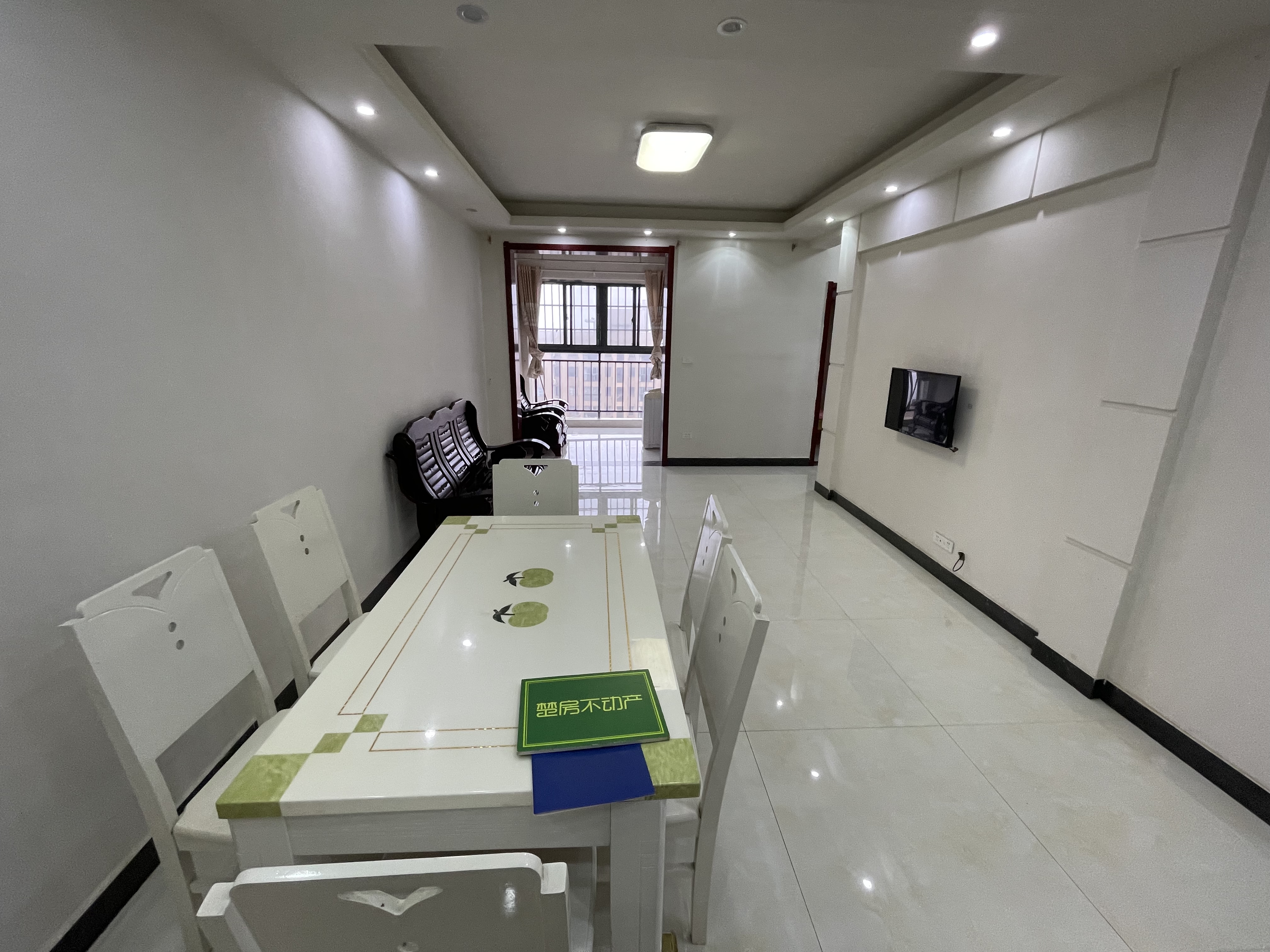 新壹仲正对面，翰林公馆，精装三房，户型方正，房东急售