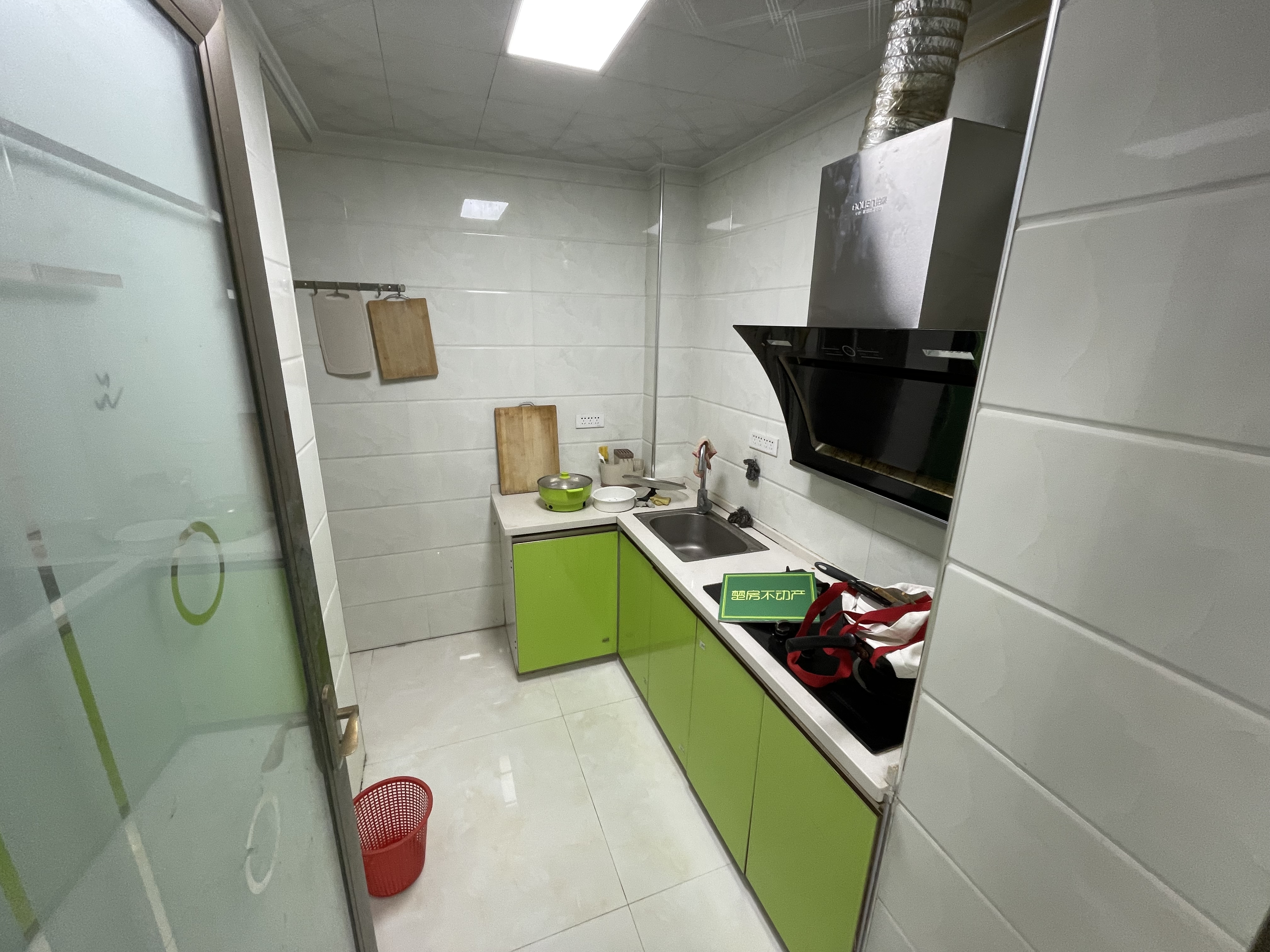 新壹仲正对面，翰林公馆，精装三房，户型方正，房东急售