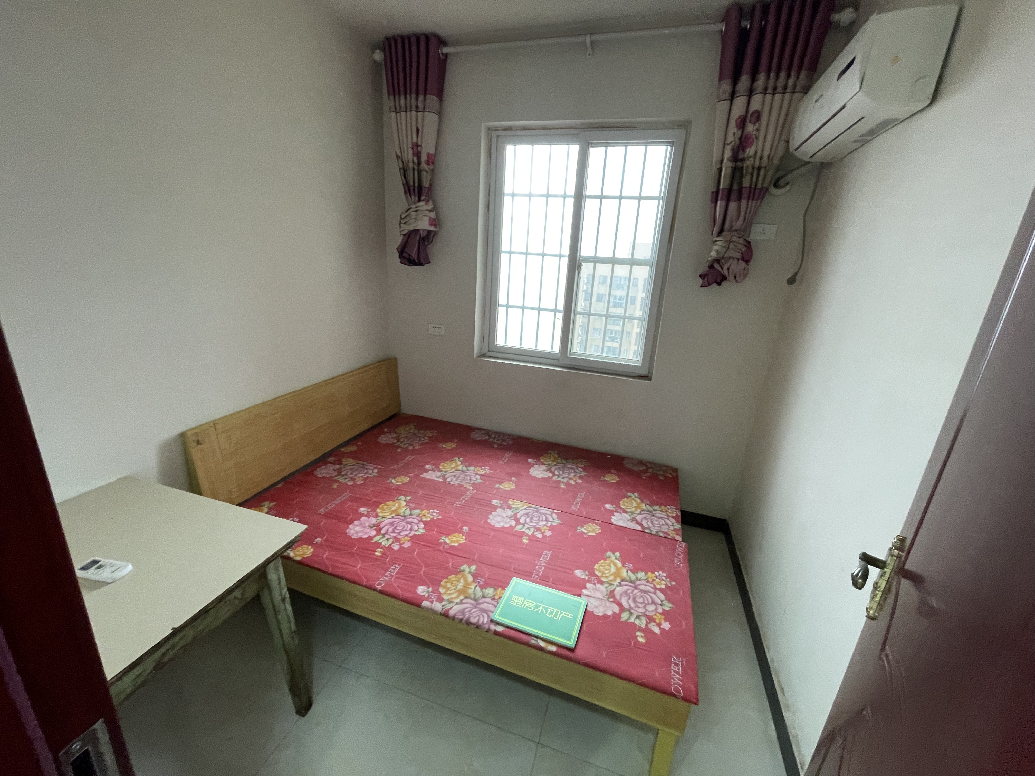 新壹仲正对面，翰林公馆，精装三房，户型方正，房东急售