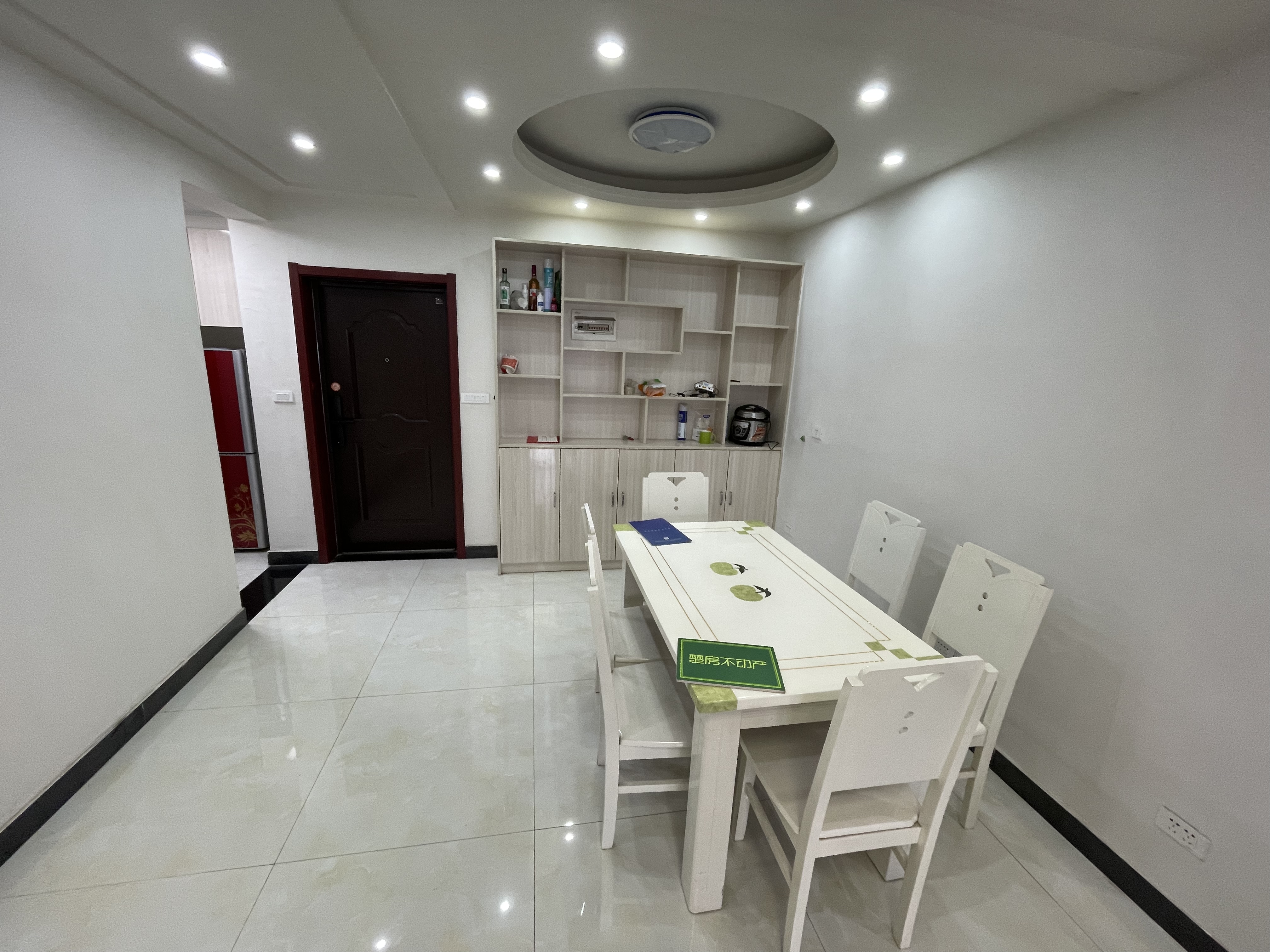 新壹仲正对面，翰林公馆，精装三房，户型方正，房东急售