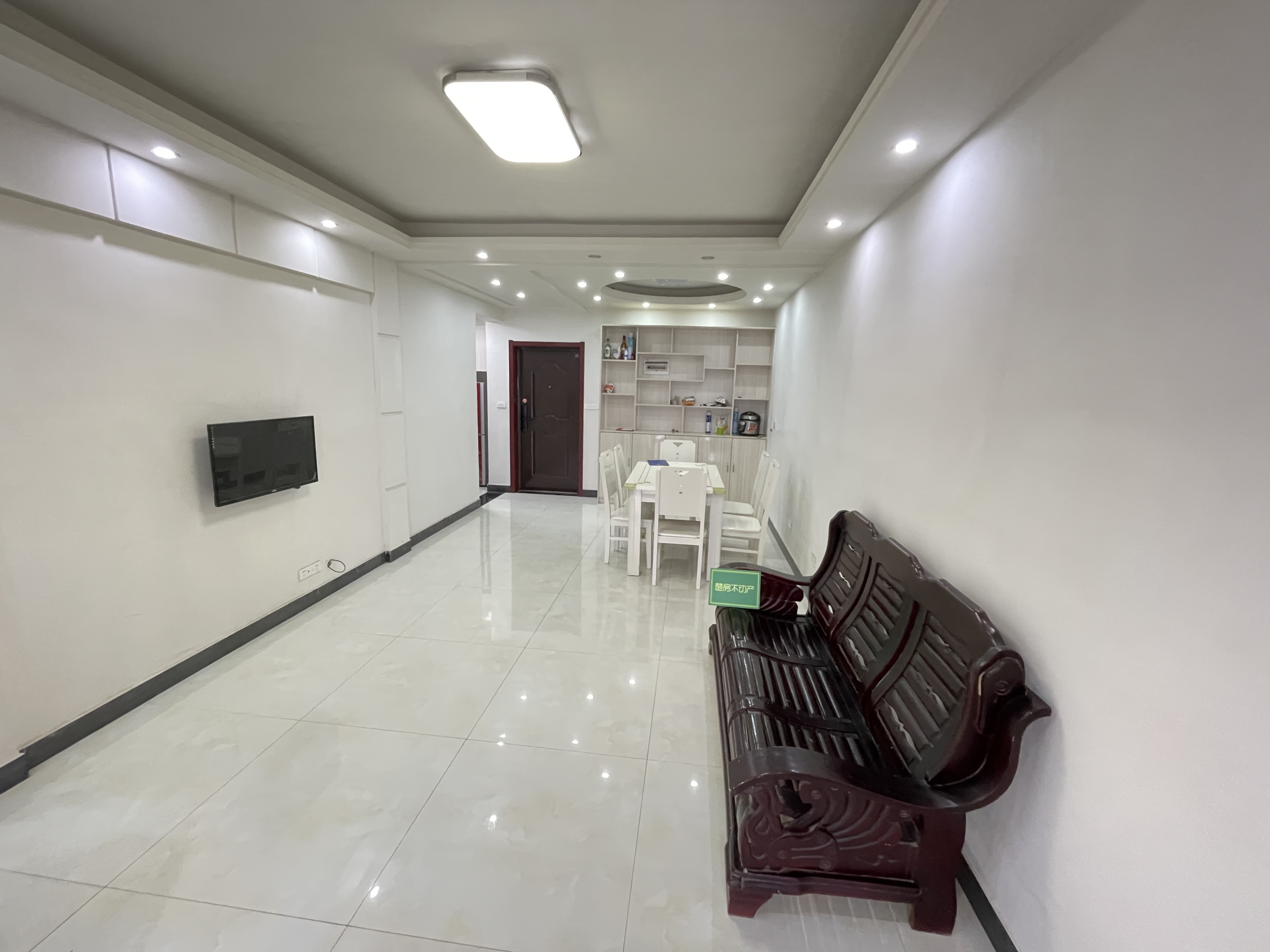 新壹仲正对面，翰林公馆，精装三房，户型方正，房东急售