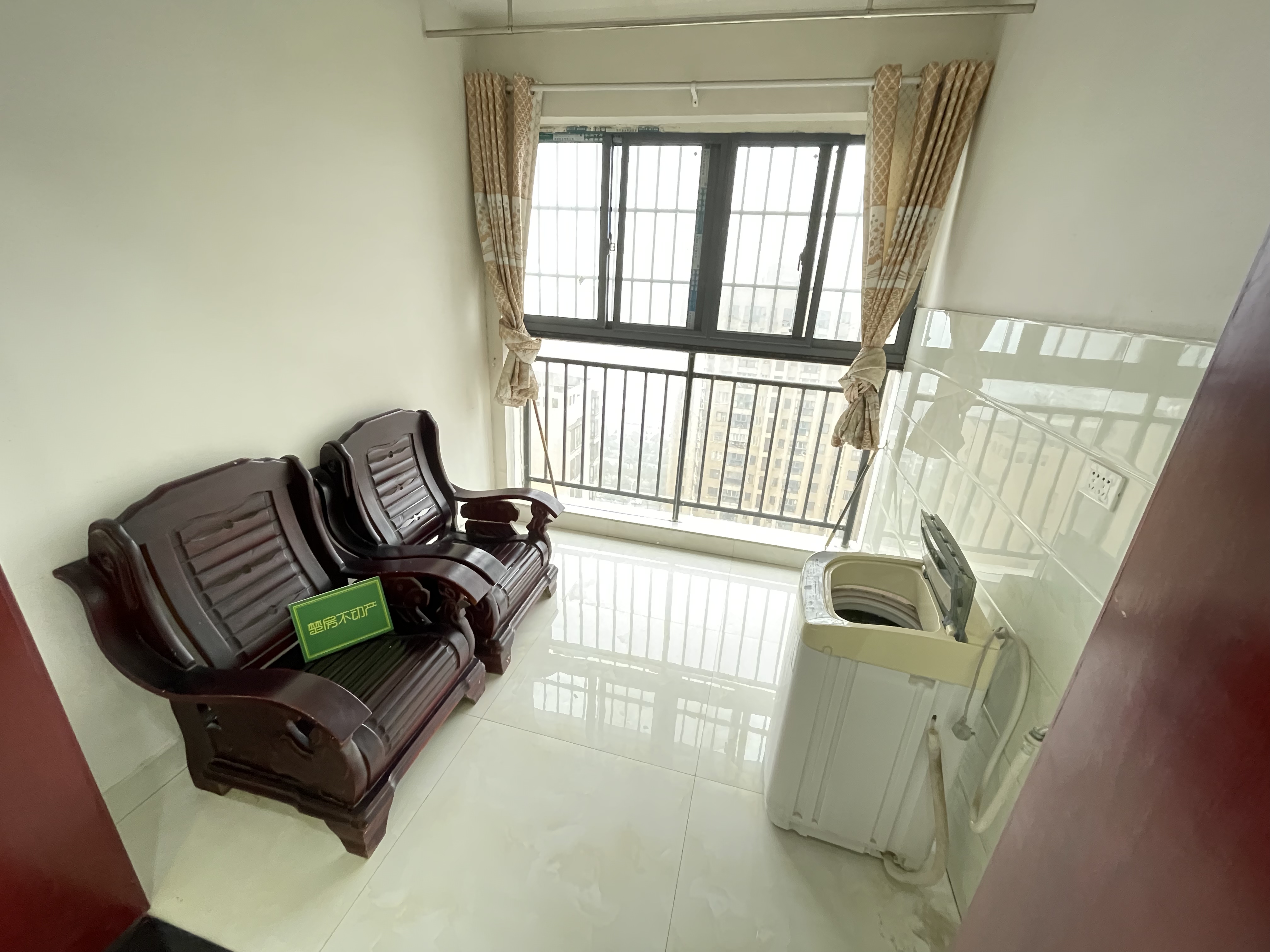 新壹仲正对面，翰林公馆，精装三房，户型方正，房东急售