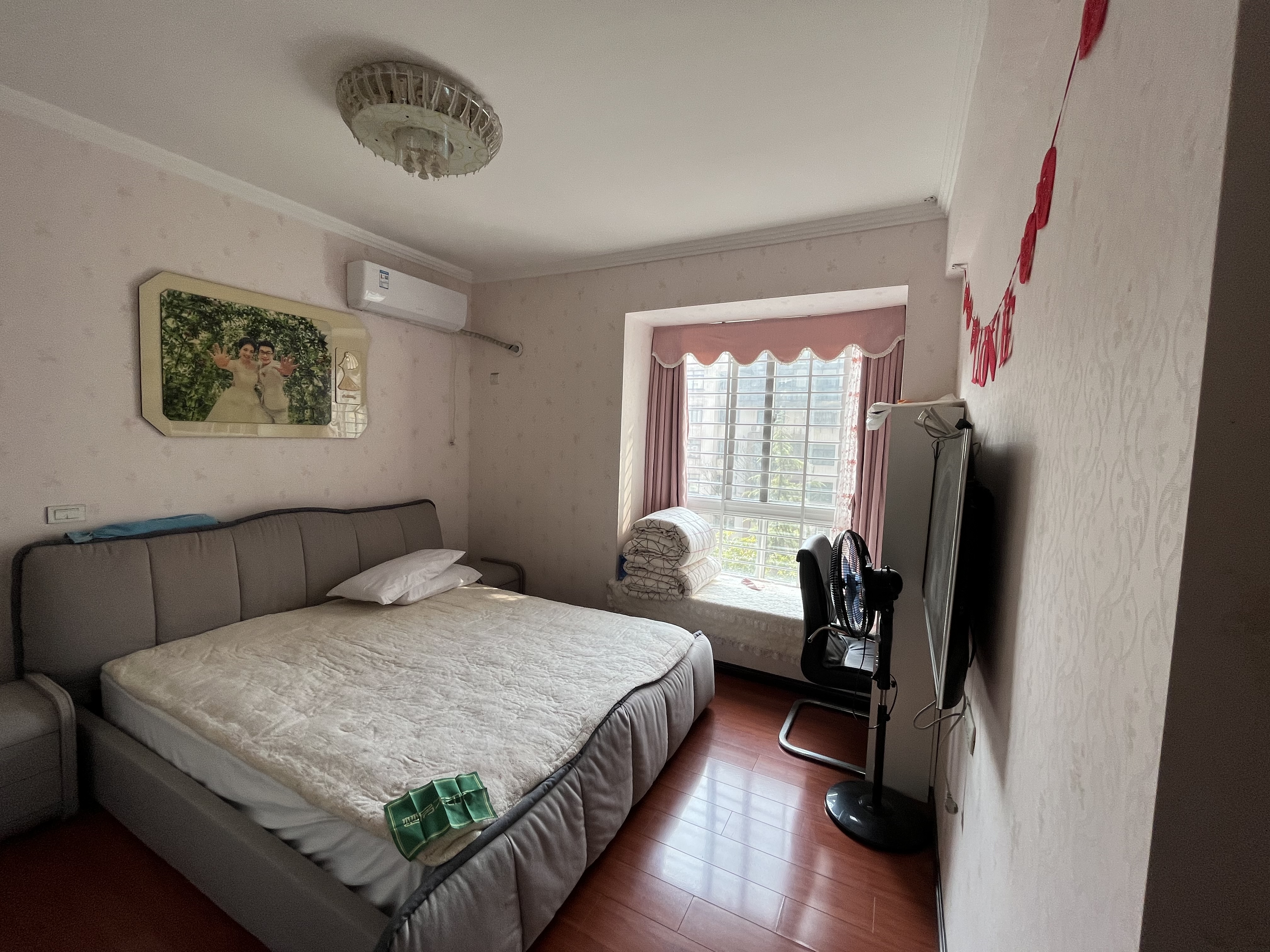 世纪雅园城西新妇幼旁中间楼层精装四房