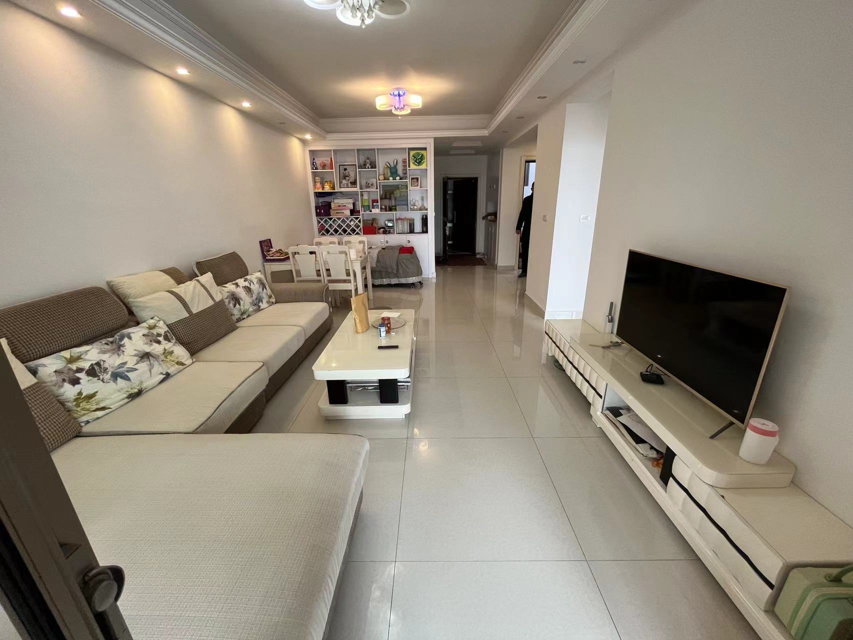 锦绣江山 九十九平精装小三房  中高层 拎包住 满二