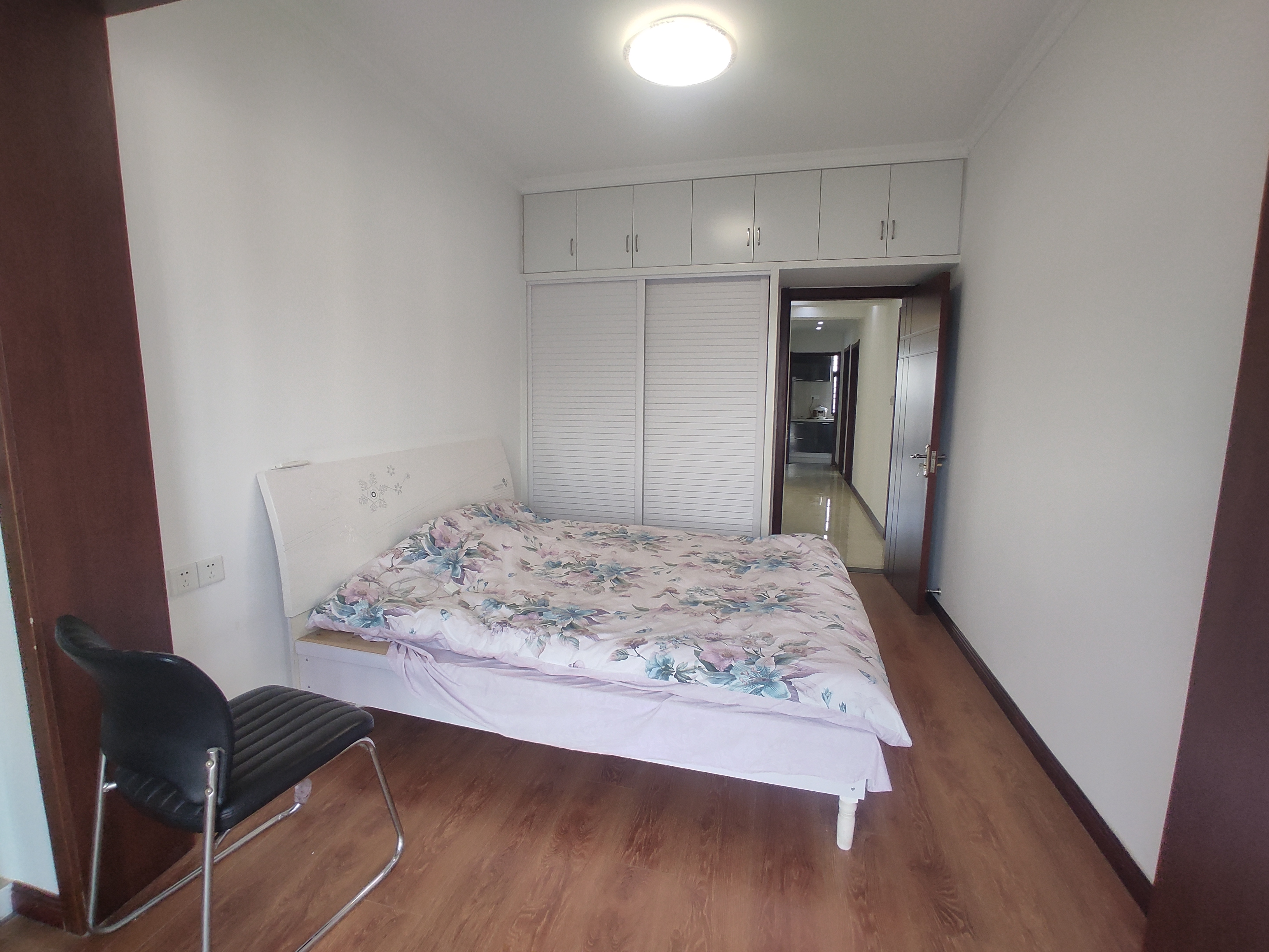 江汉星城精装三房两卫.中间楼层看房方便