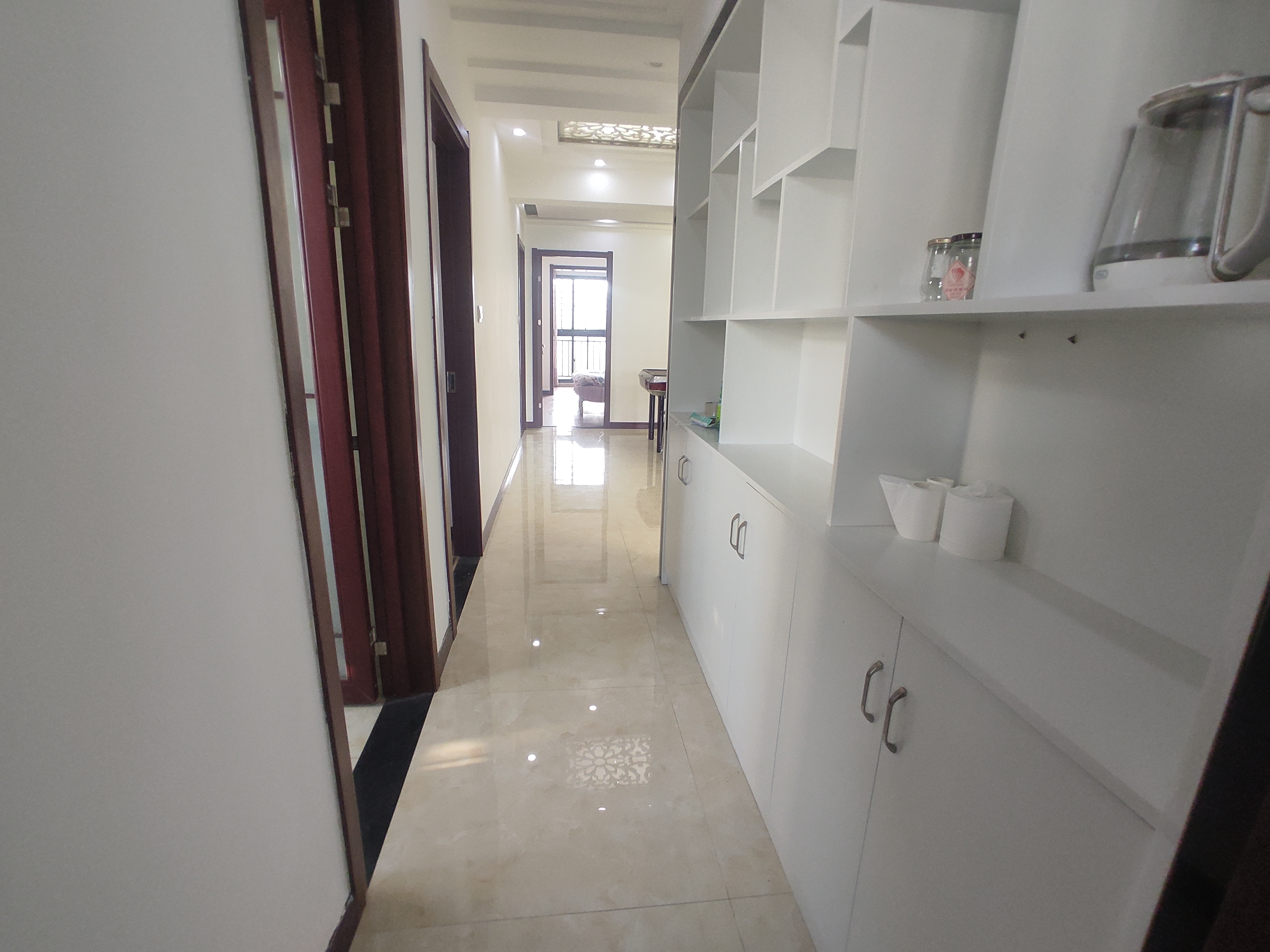 江汉星城精装三房两卫.中间楼层看房方便