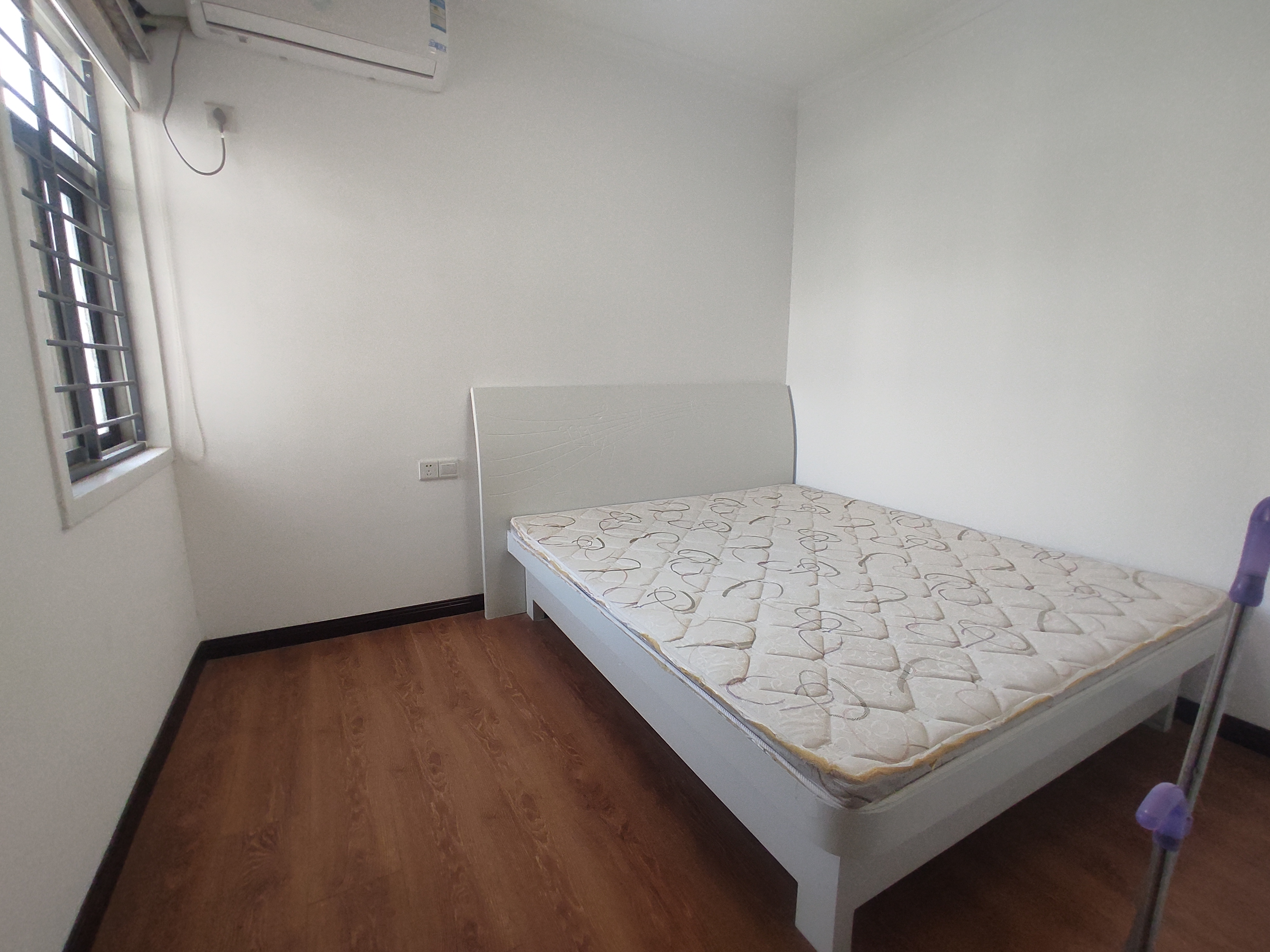 江汉星城精装三房两卫.中间楼层看房方便