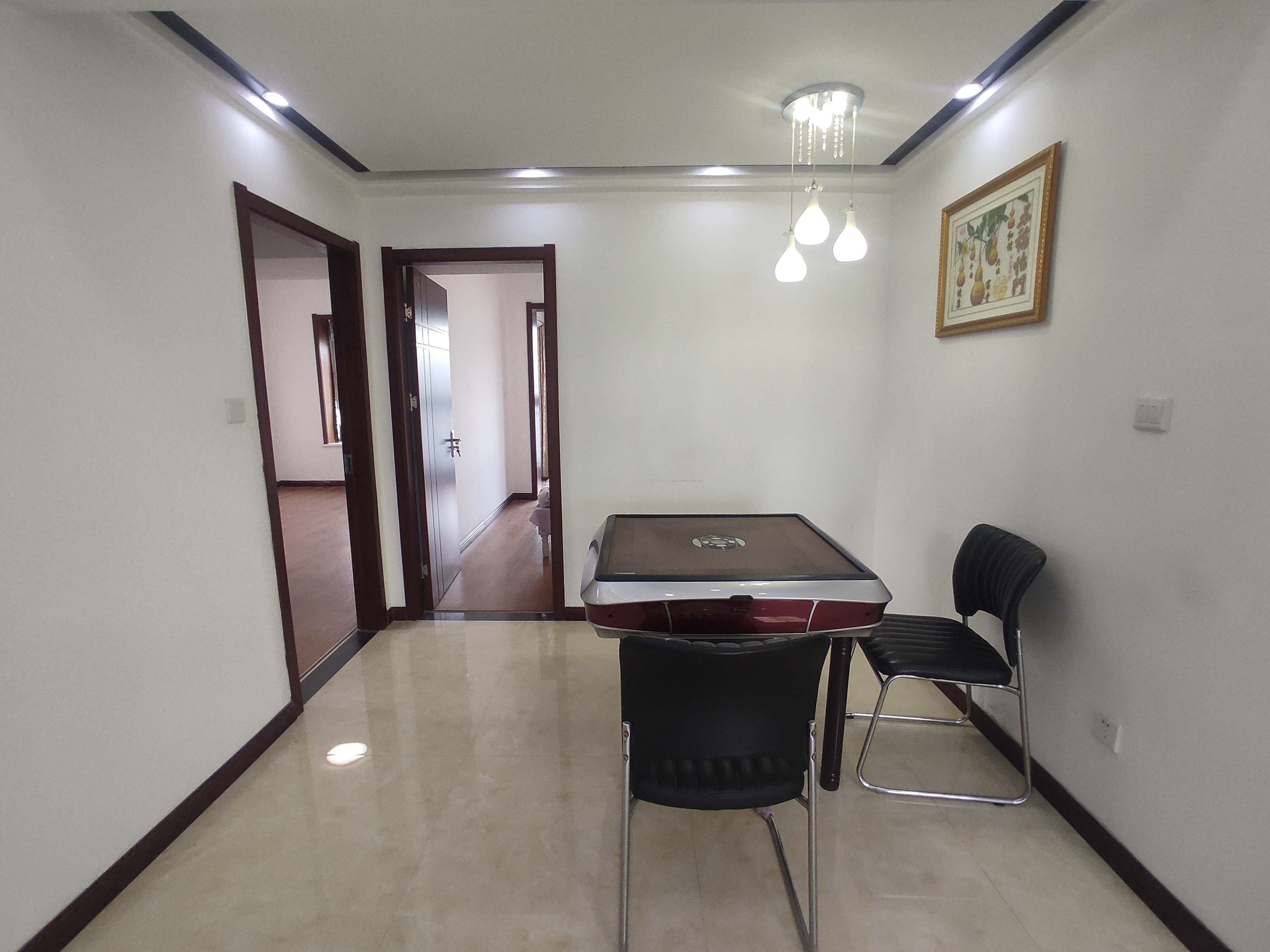 江汉星城精装三房两卫.中间楼层看房方便