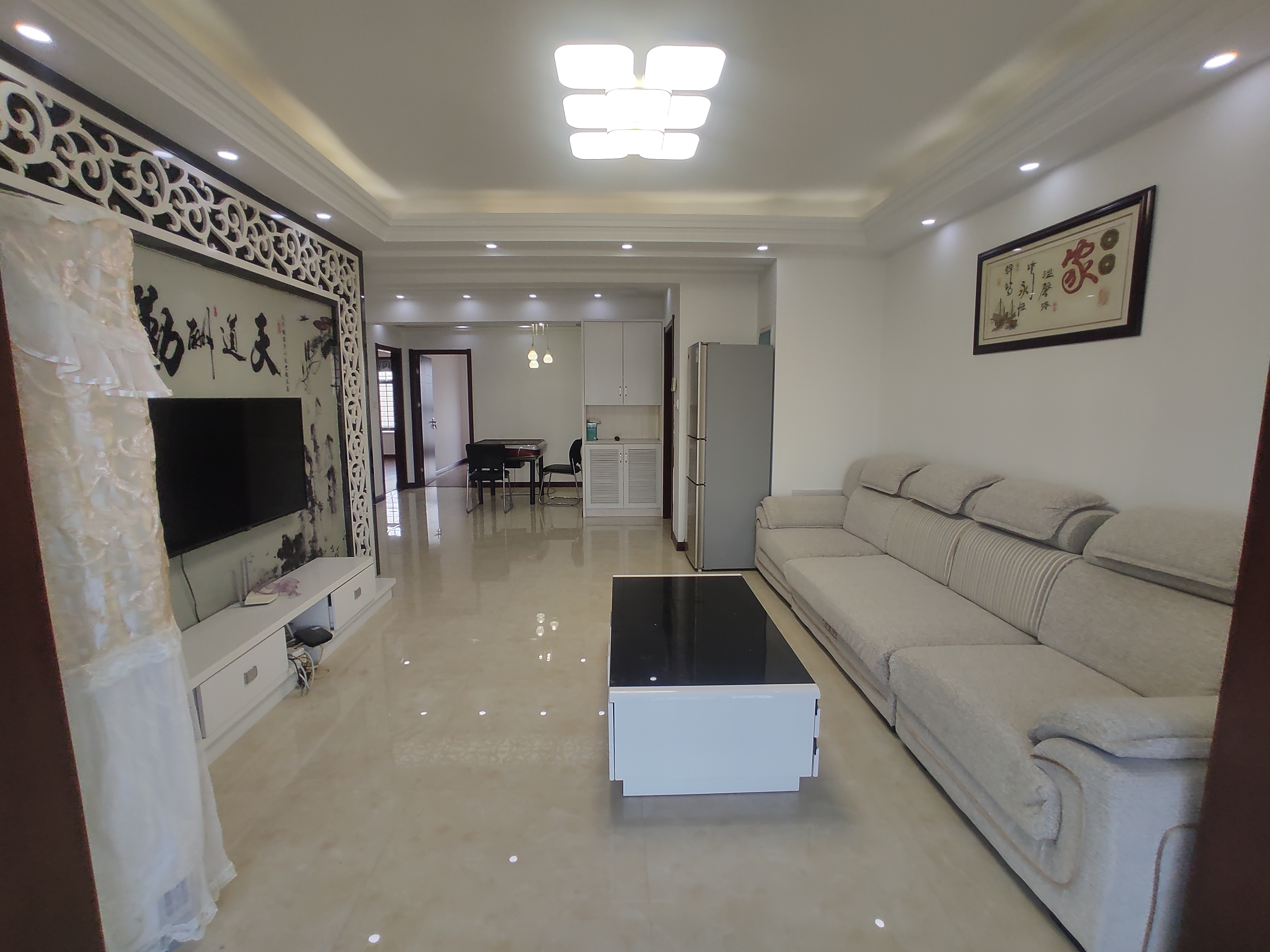 江汉星城精装三房两卫.中间楼层看房方便