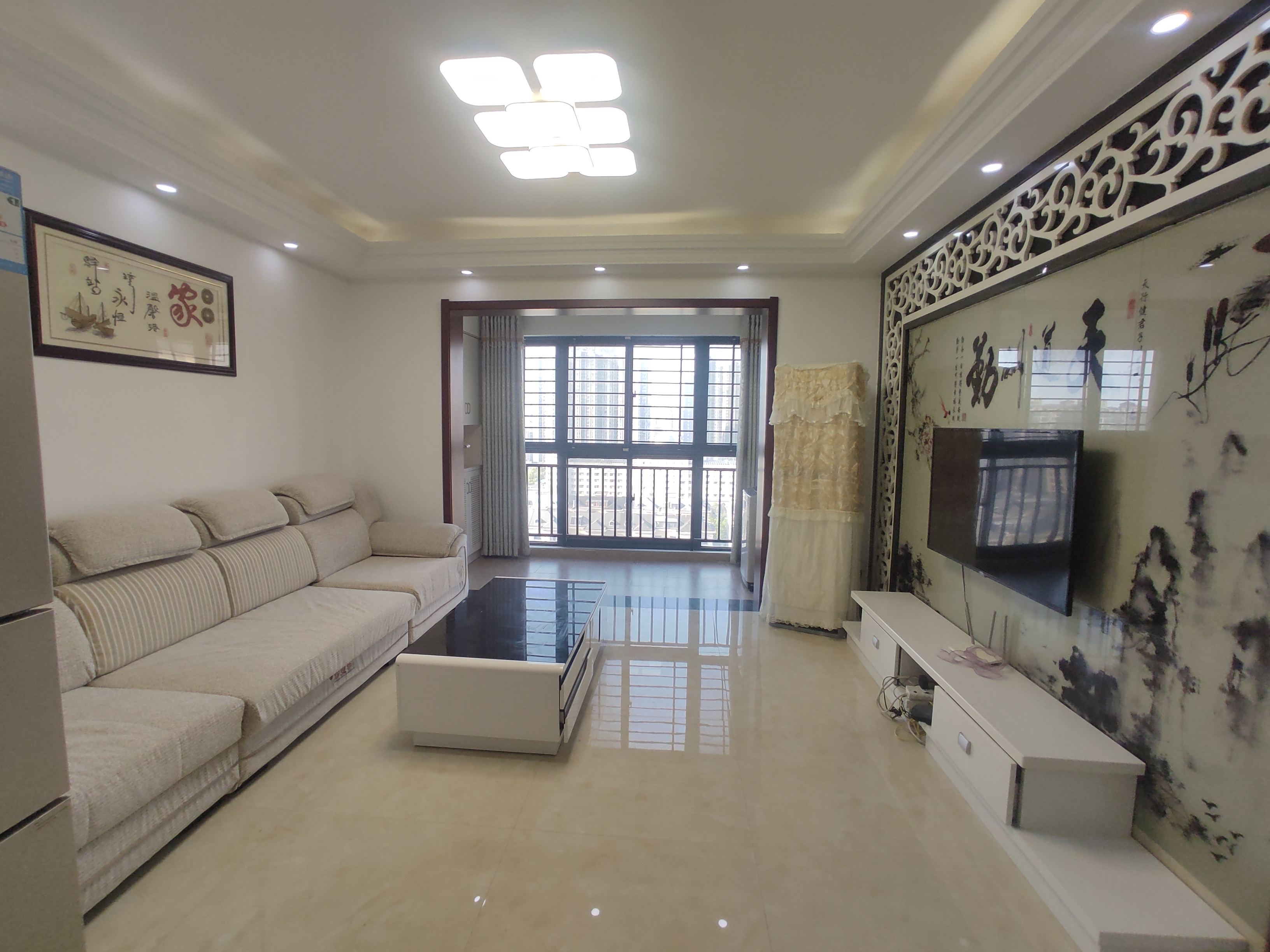 江汉星城精装三房两卫.中间楼层看房方便