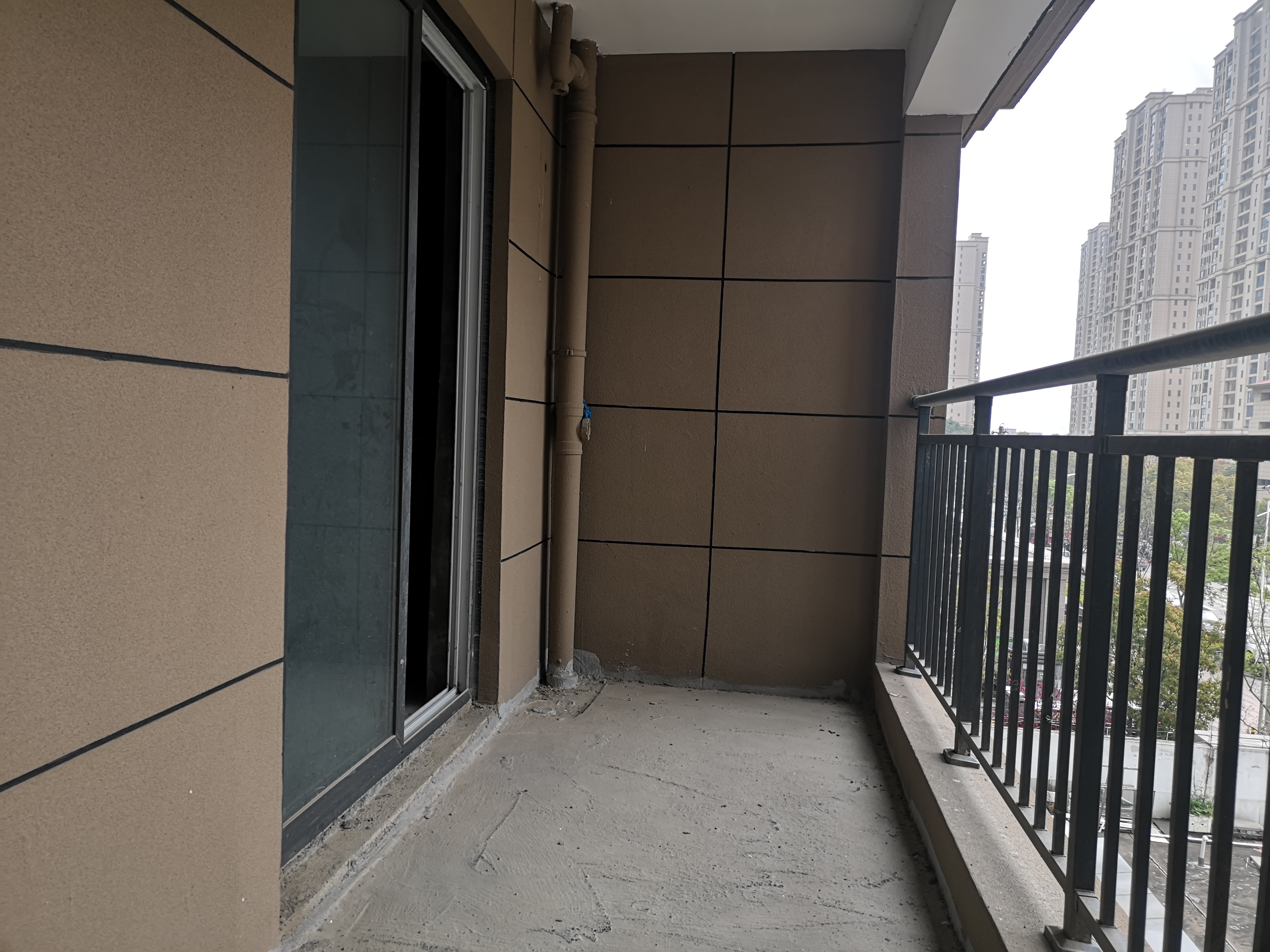 森林国际边户大三房就在新贰种对面满二