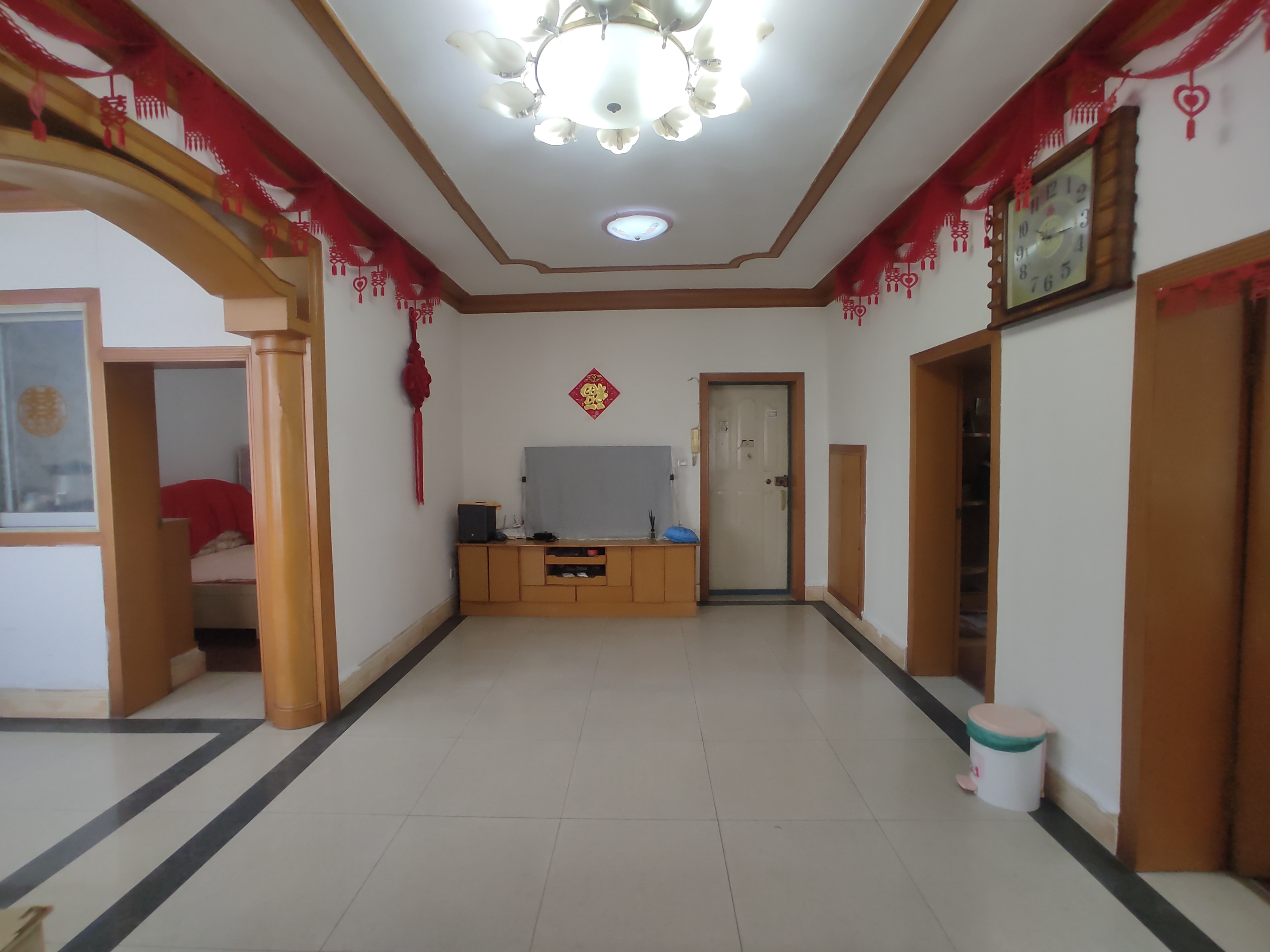 高管宿舍.精装三房两卫.房子成色新.中间楼层.看房方便