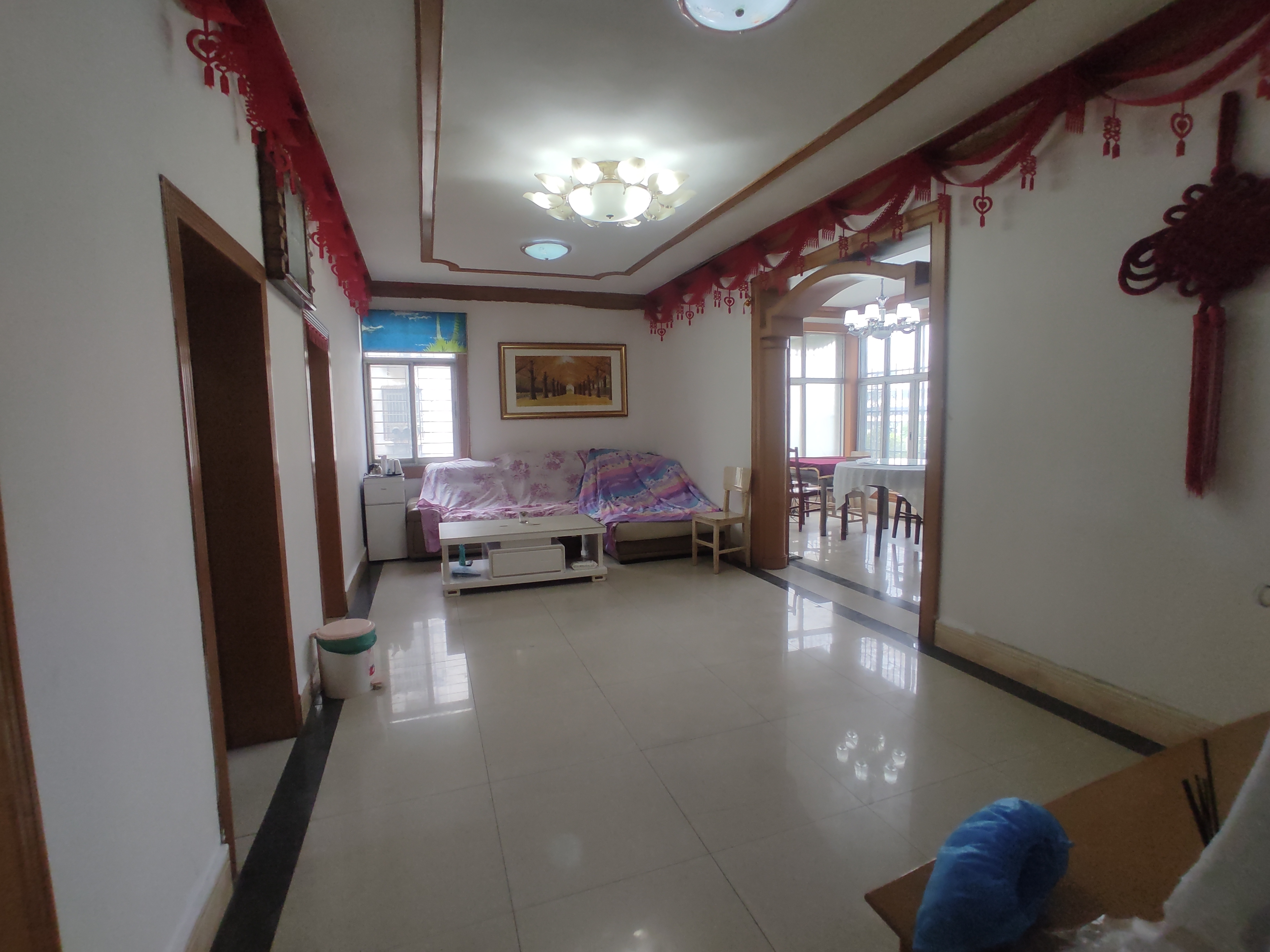 高管宿舍.精装三房两卫.房子成色新.中间楼层.看房方便