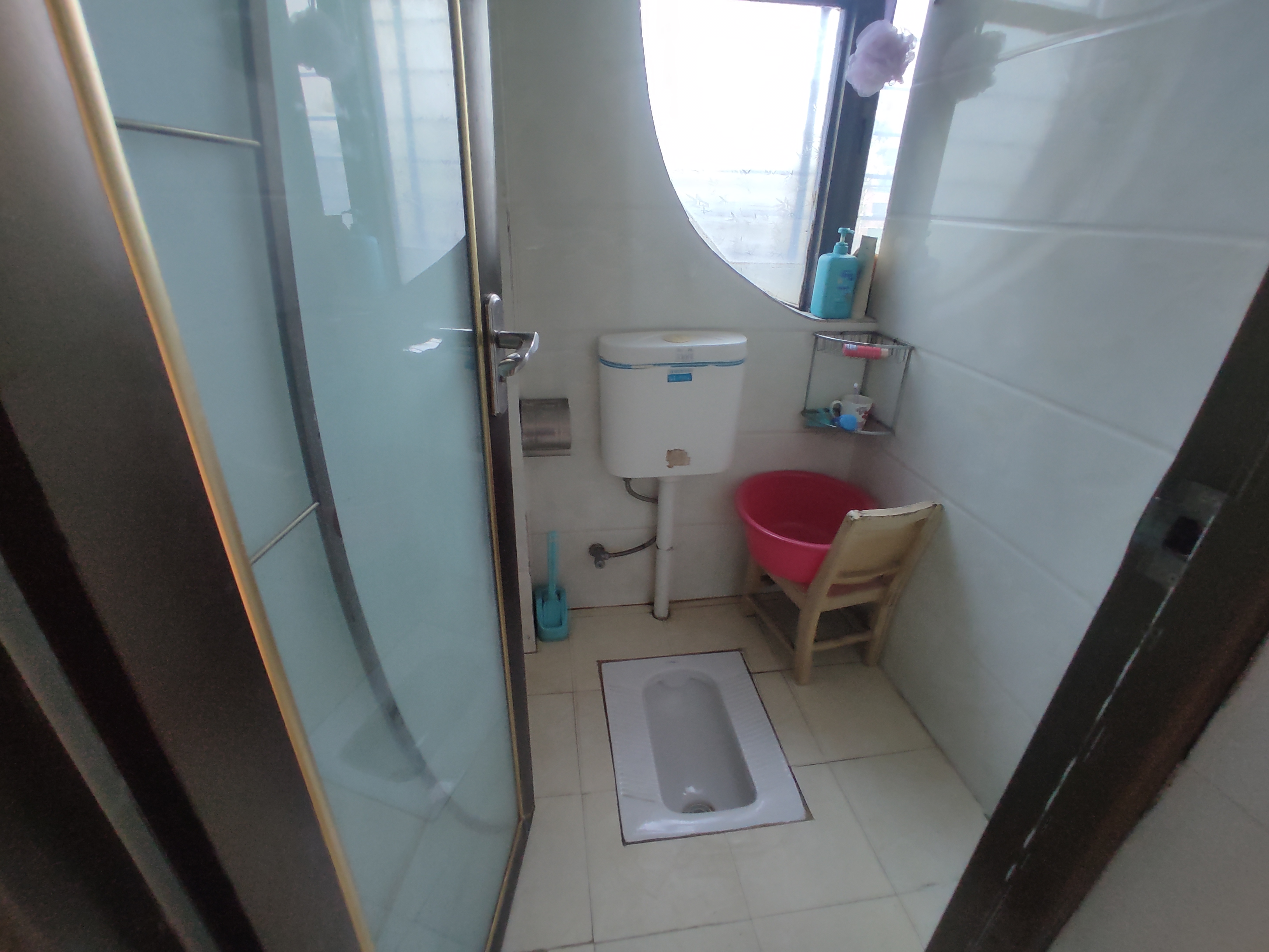 高管宿舍.精装三房两卫.房子成色新.中间楼层.看房方便