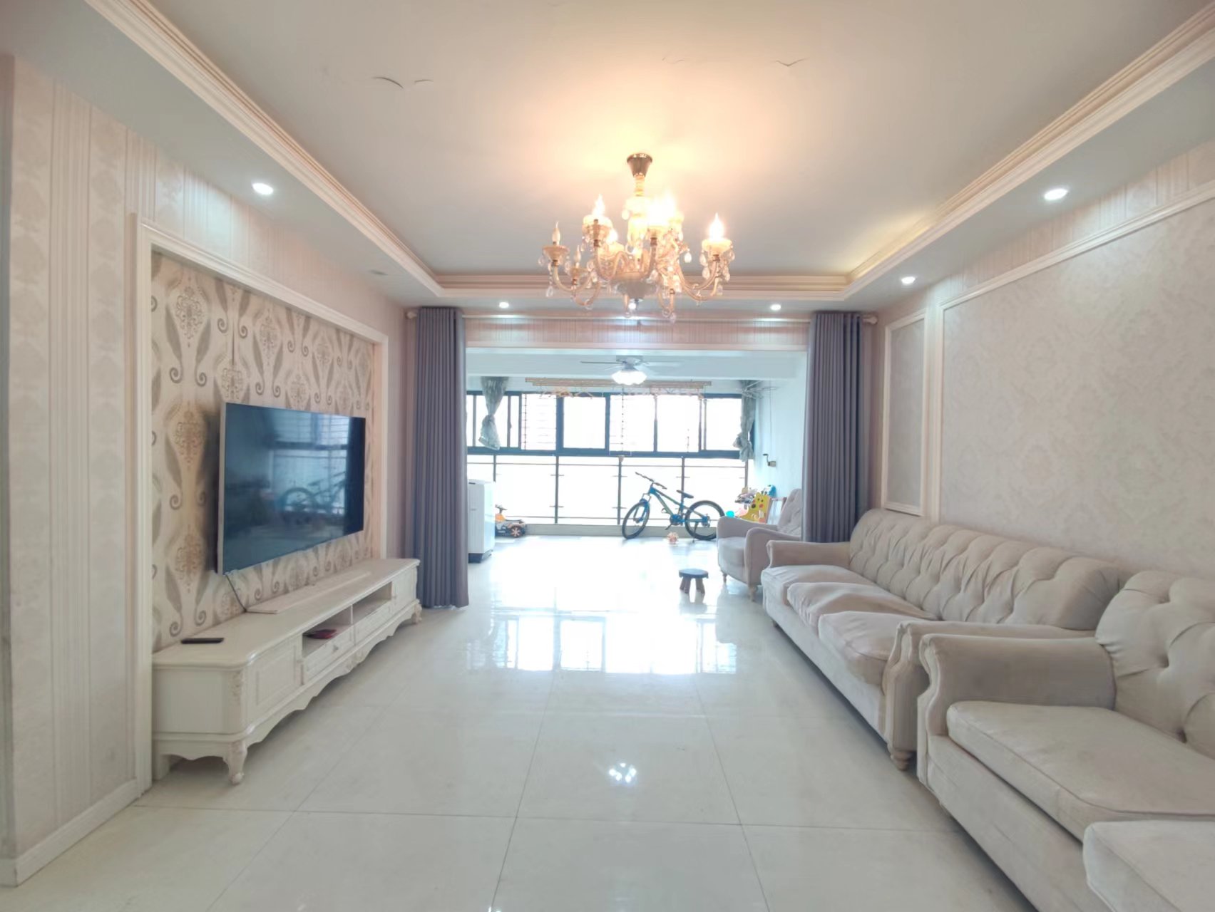 福星城 精装三房两卫.屋里成色新.证件满二.看房方便