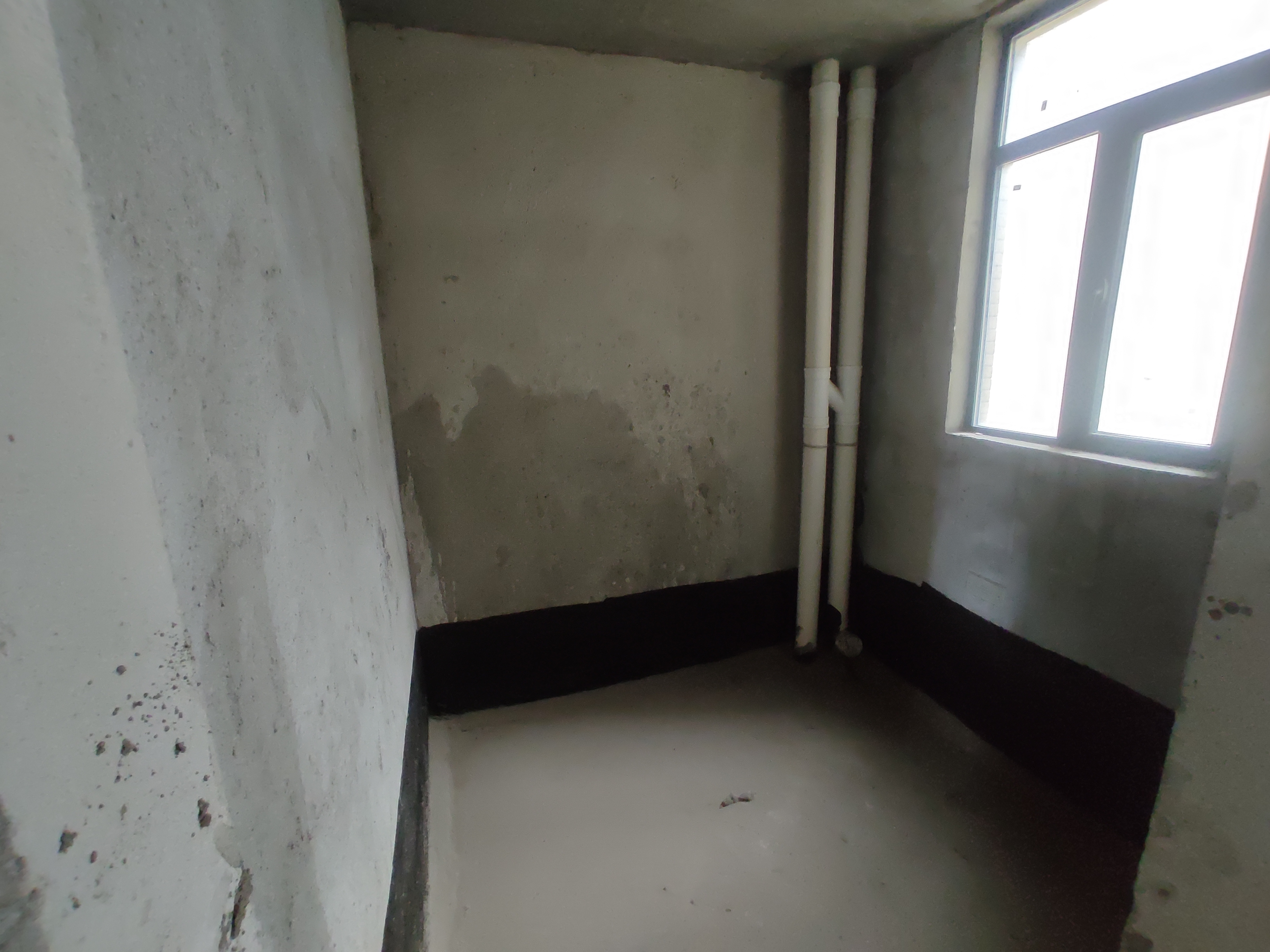 新城一号.毛坯三房两卫.边户采光好.看房方便