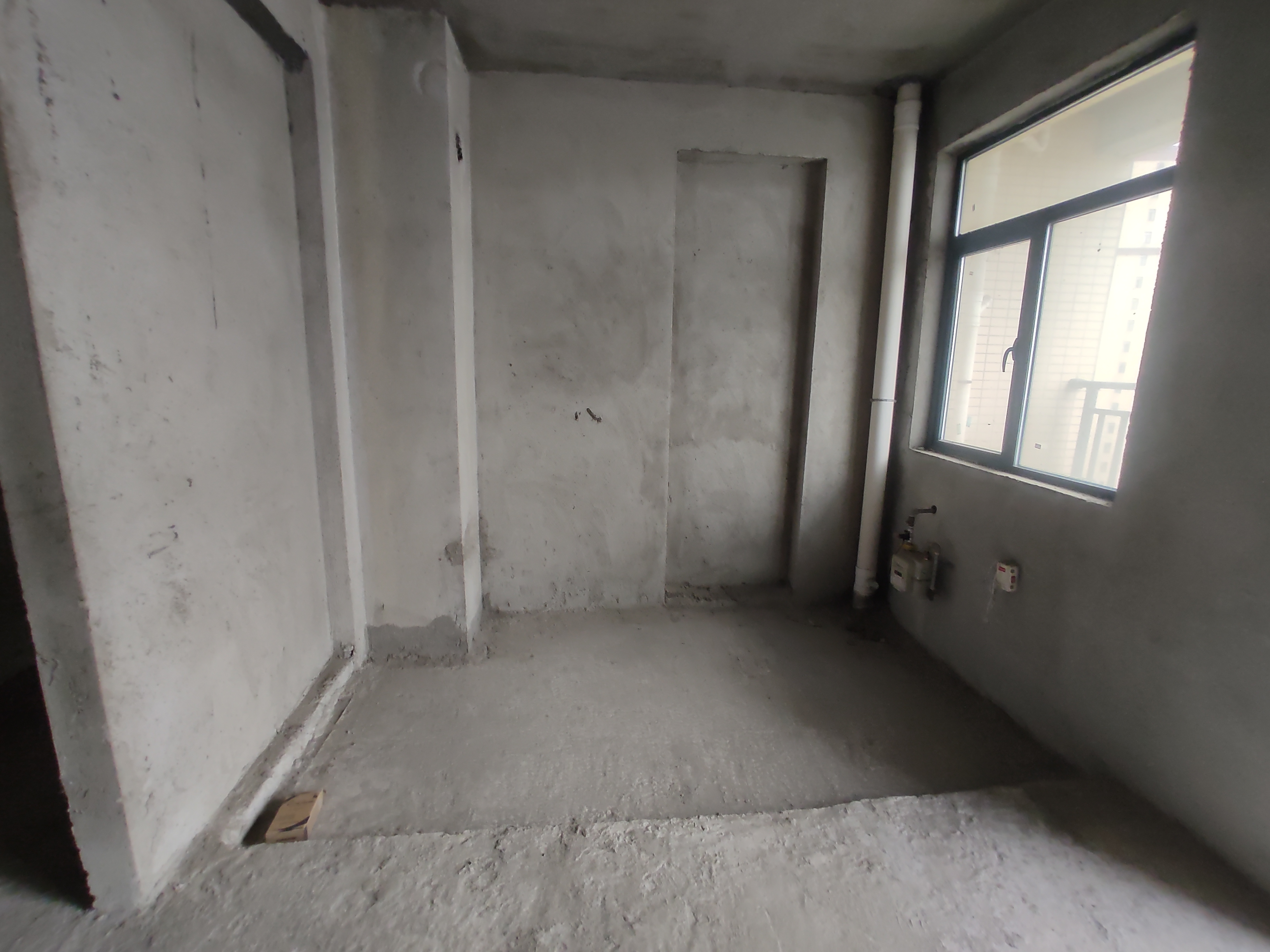 新城一号.毛坯三房两卫.边户采光好.看房方便