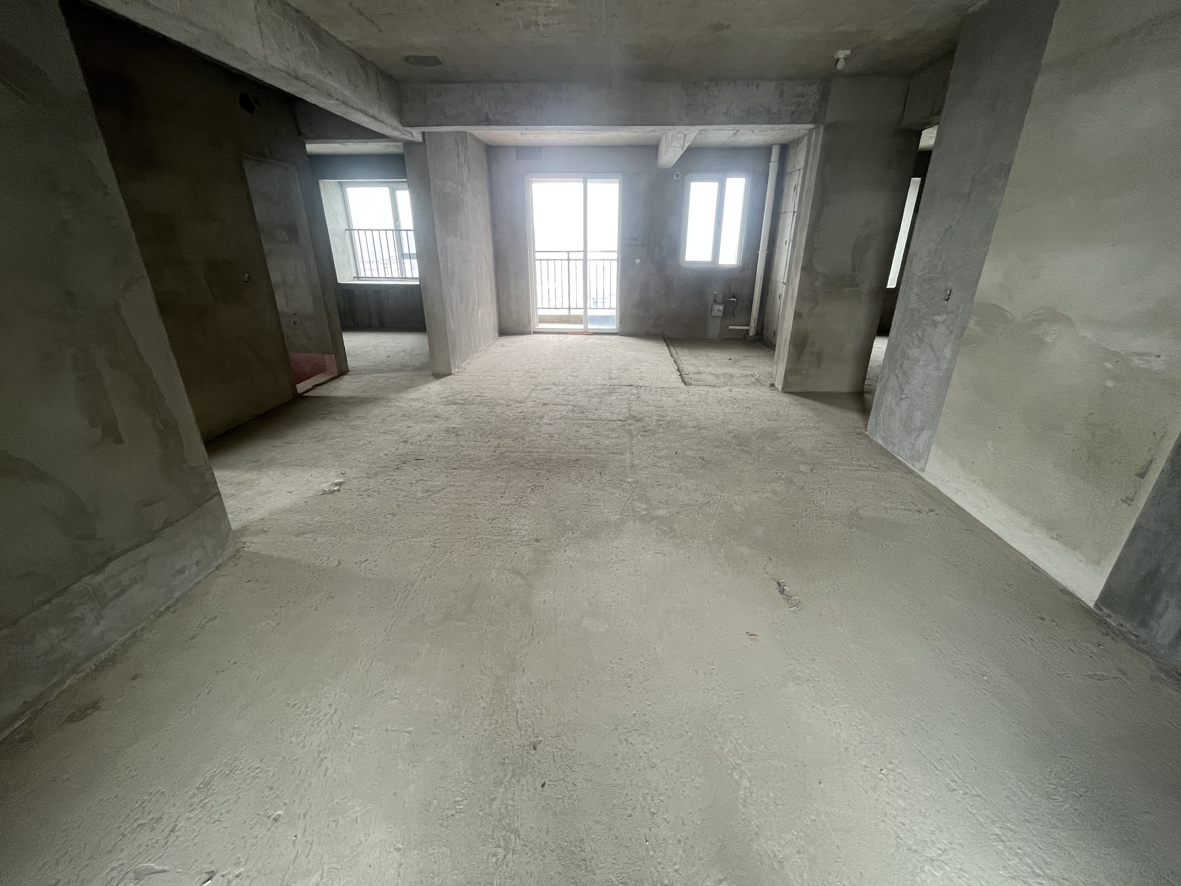 满庭春 毛坯大三房 看房方便 真是舍滴不小卖滴 中高楼层