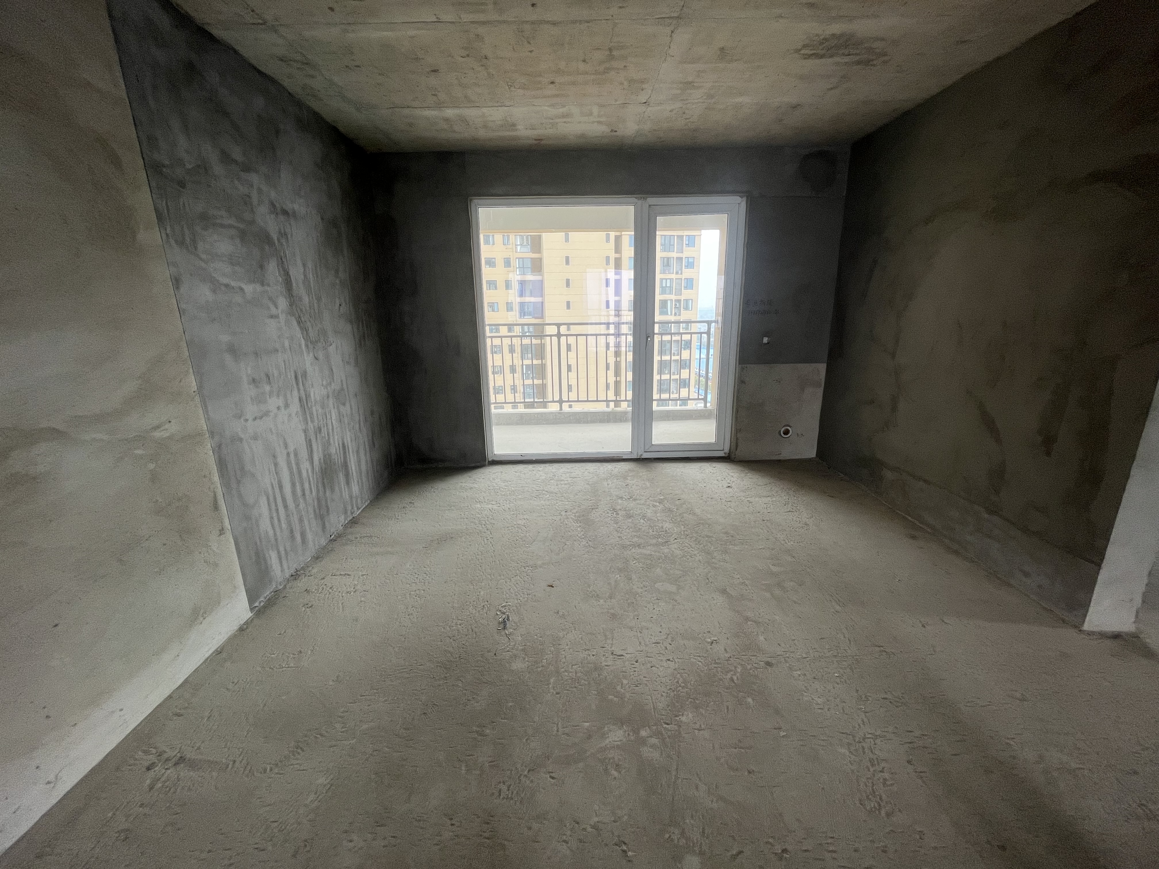 满庭春毛坯大三房看房方便真是舍滴不小卖滴中高楼层