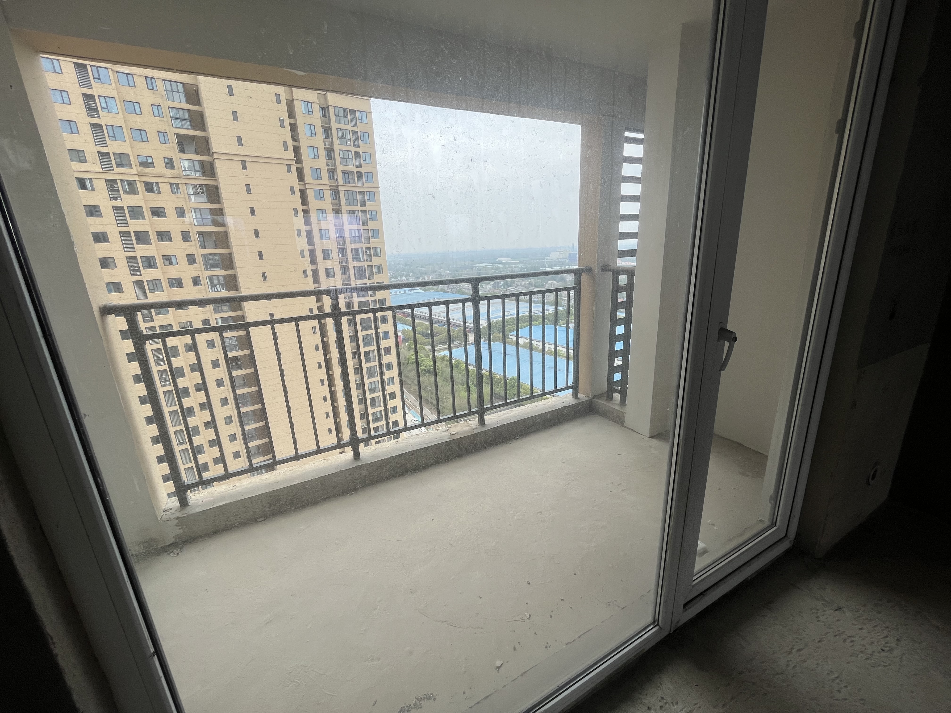 满庭春毛坯大三房看房方便真是舍滴不小卖滴中高楼层