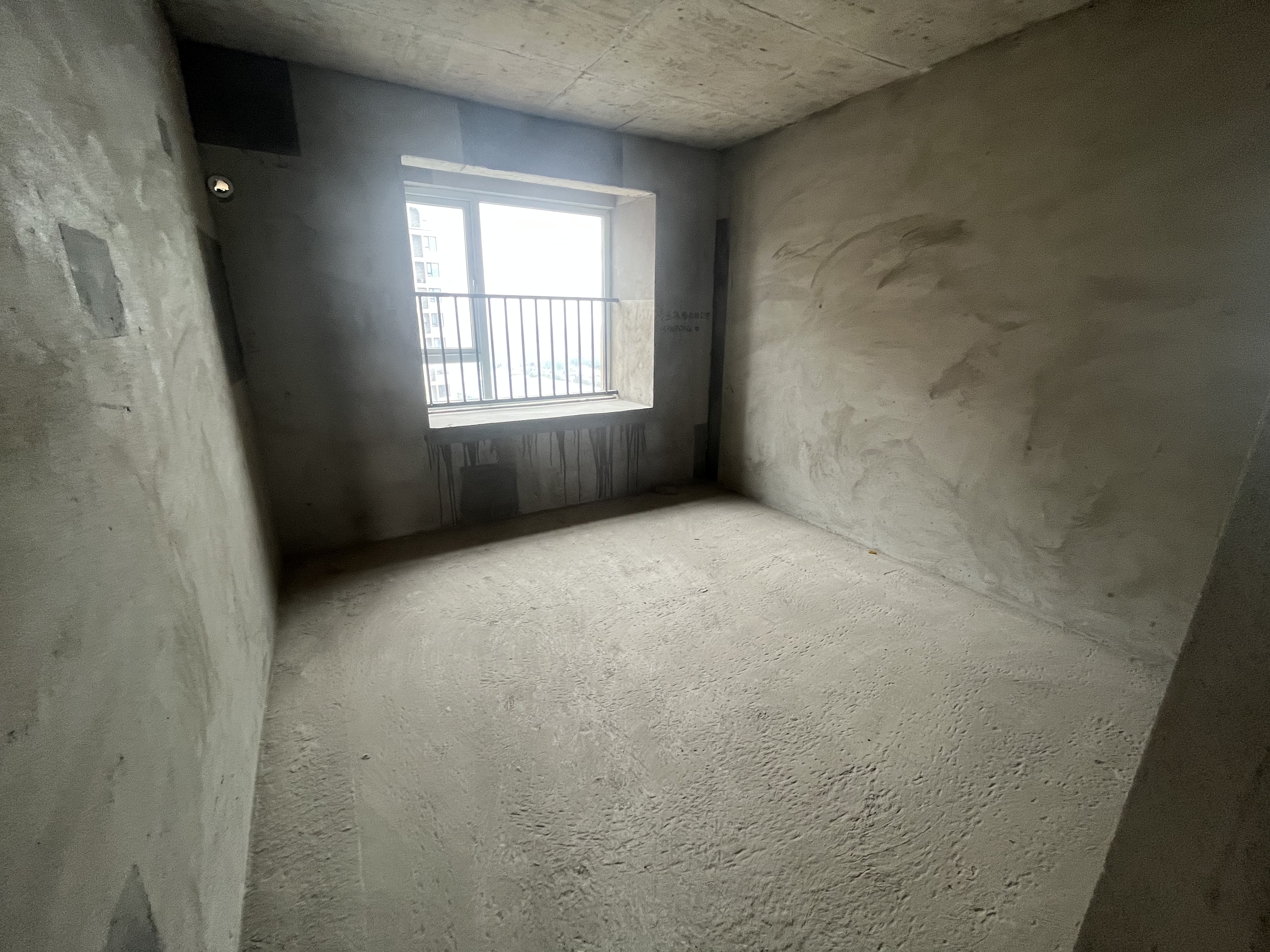 满庭春毛坯大三房看房方便真是舍滴不小卖滴中高楼层