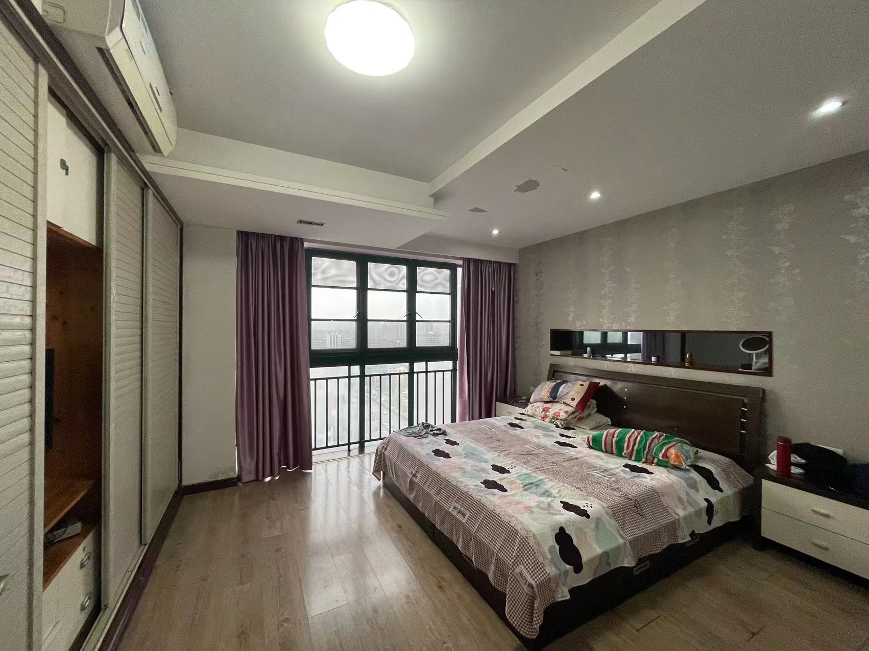 纽芬兰天下城市星座精装修大三房看房方便中间楼层满二