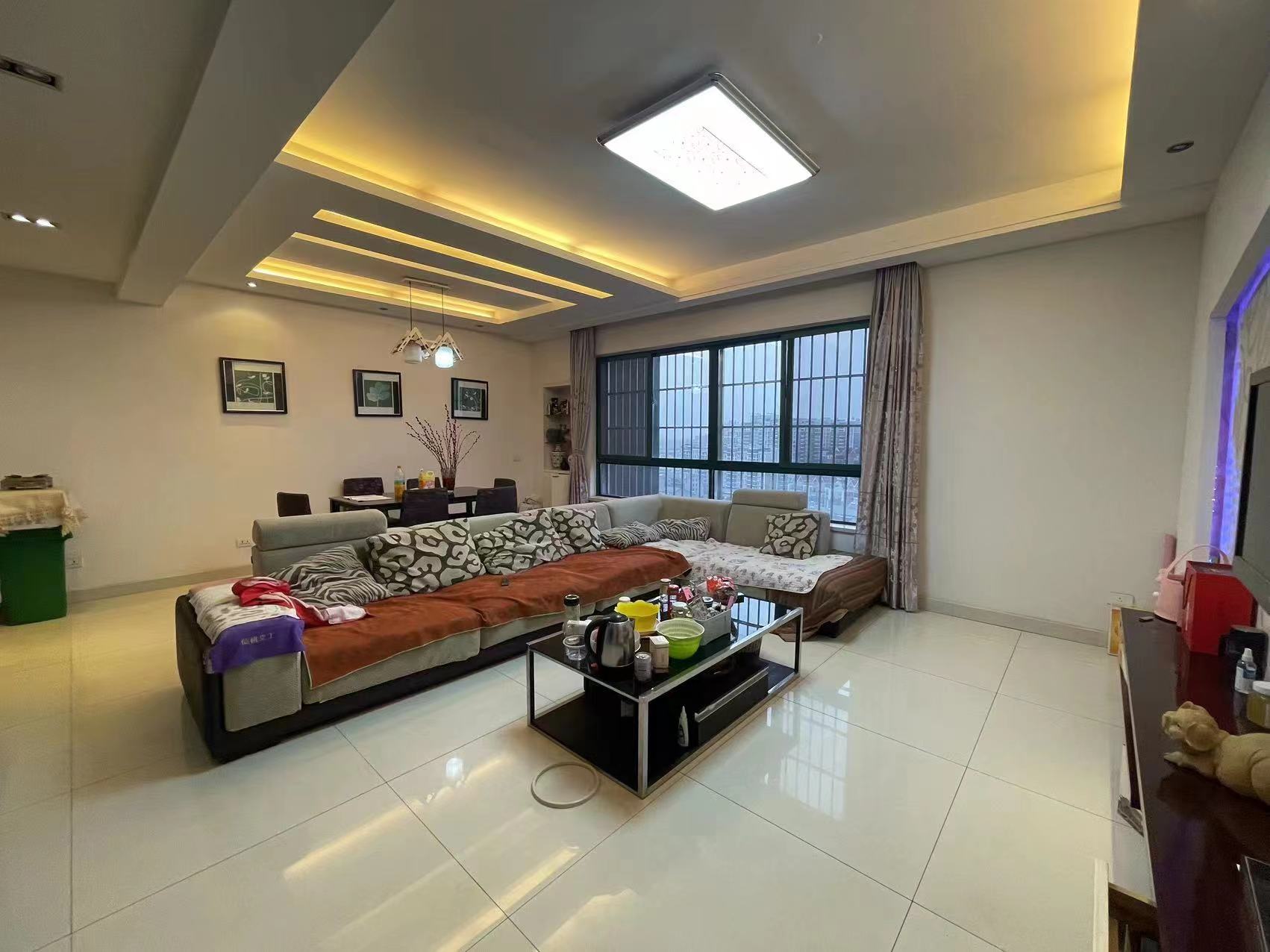 纽芬兰 天下城市星座 精装修大三房 看房方便 中间楼层 满二