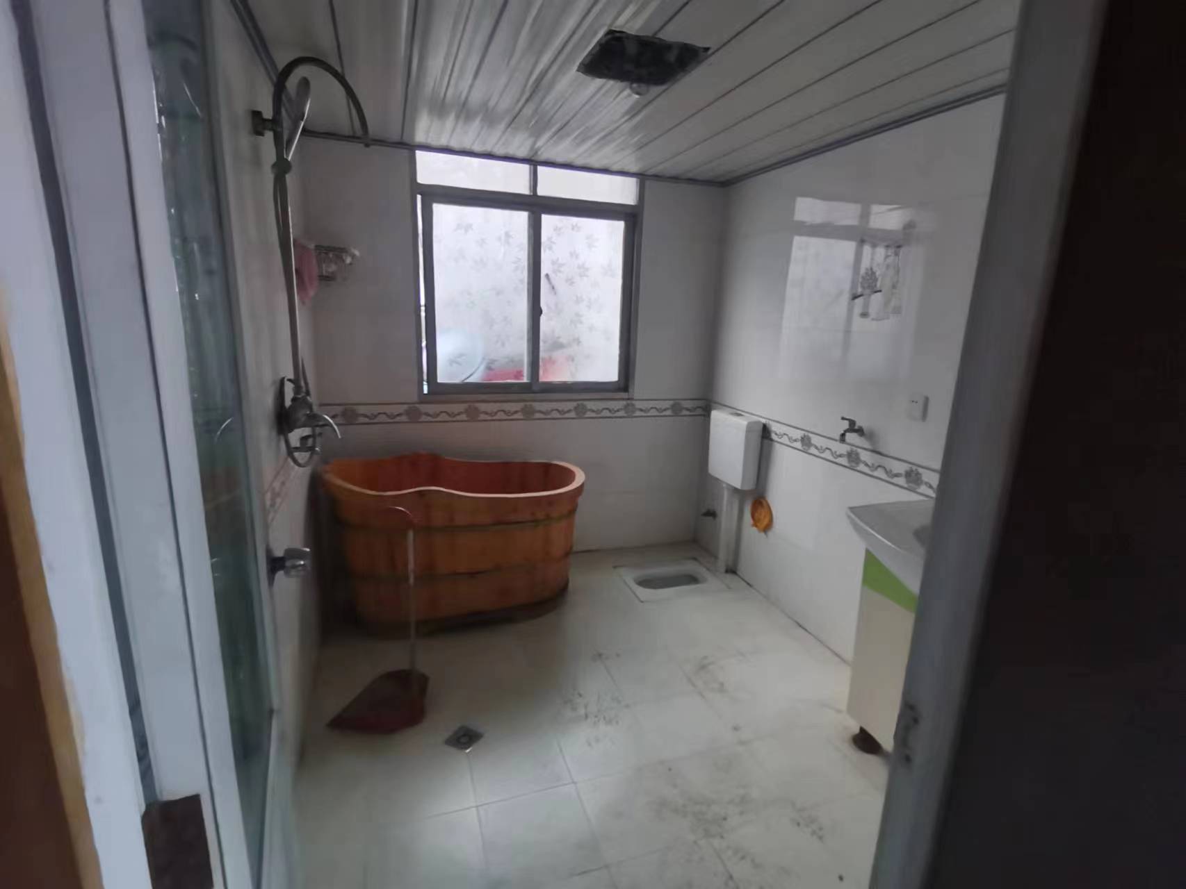 沙咀菜场旁祥瑞园.精装三房.证件满二.看房方便