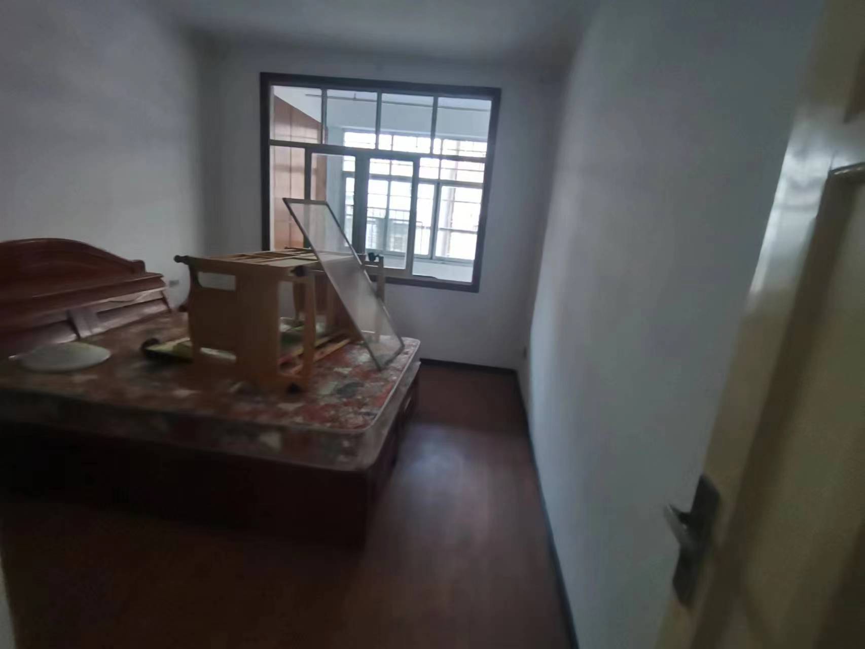 沙咀菜场旁祥瑞园.精装三房.证件满二.看房方便