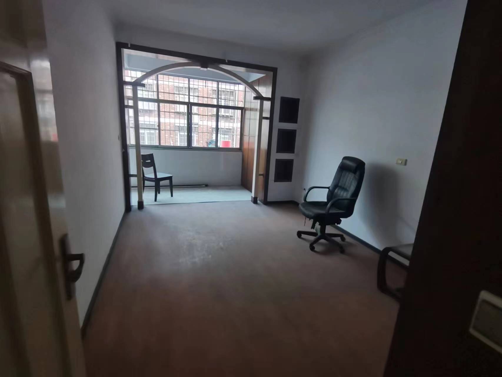 沙咀菜场旁祥瑞园.精装三房.证件满二.看房方便