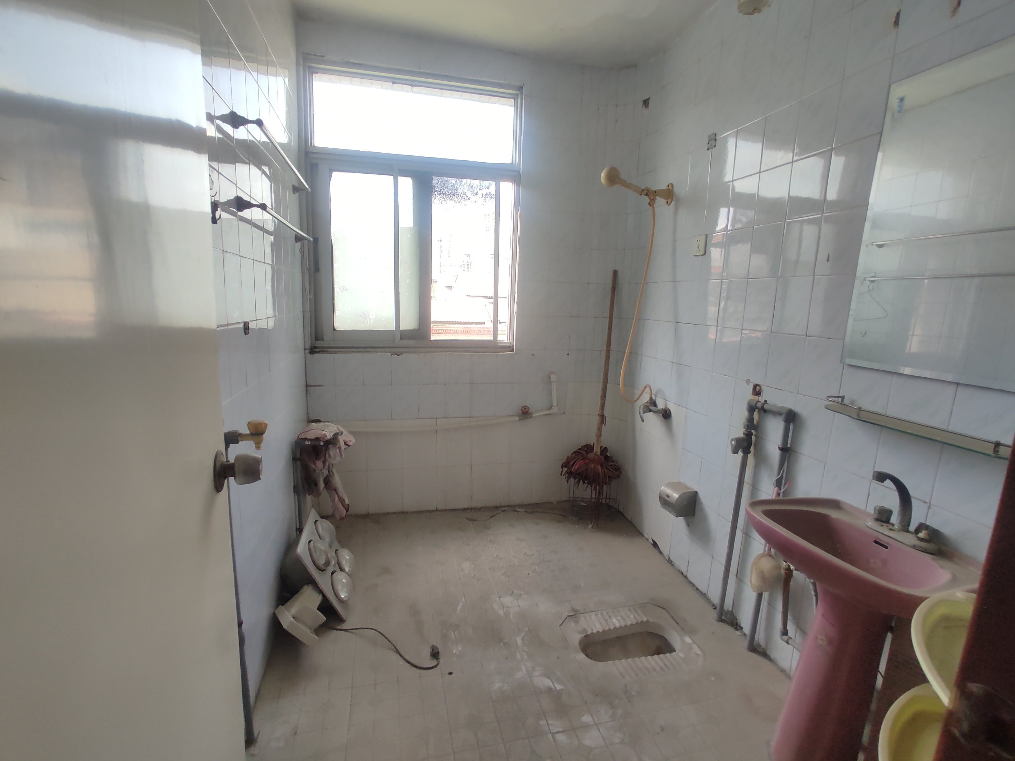 复州花园.简装大两房.楼下就是學笑.看房方便.