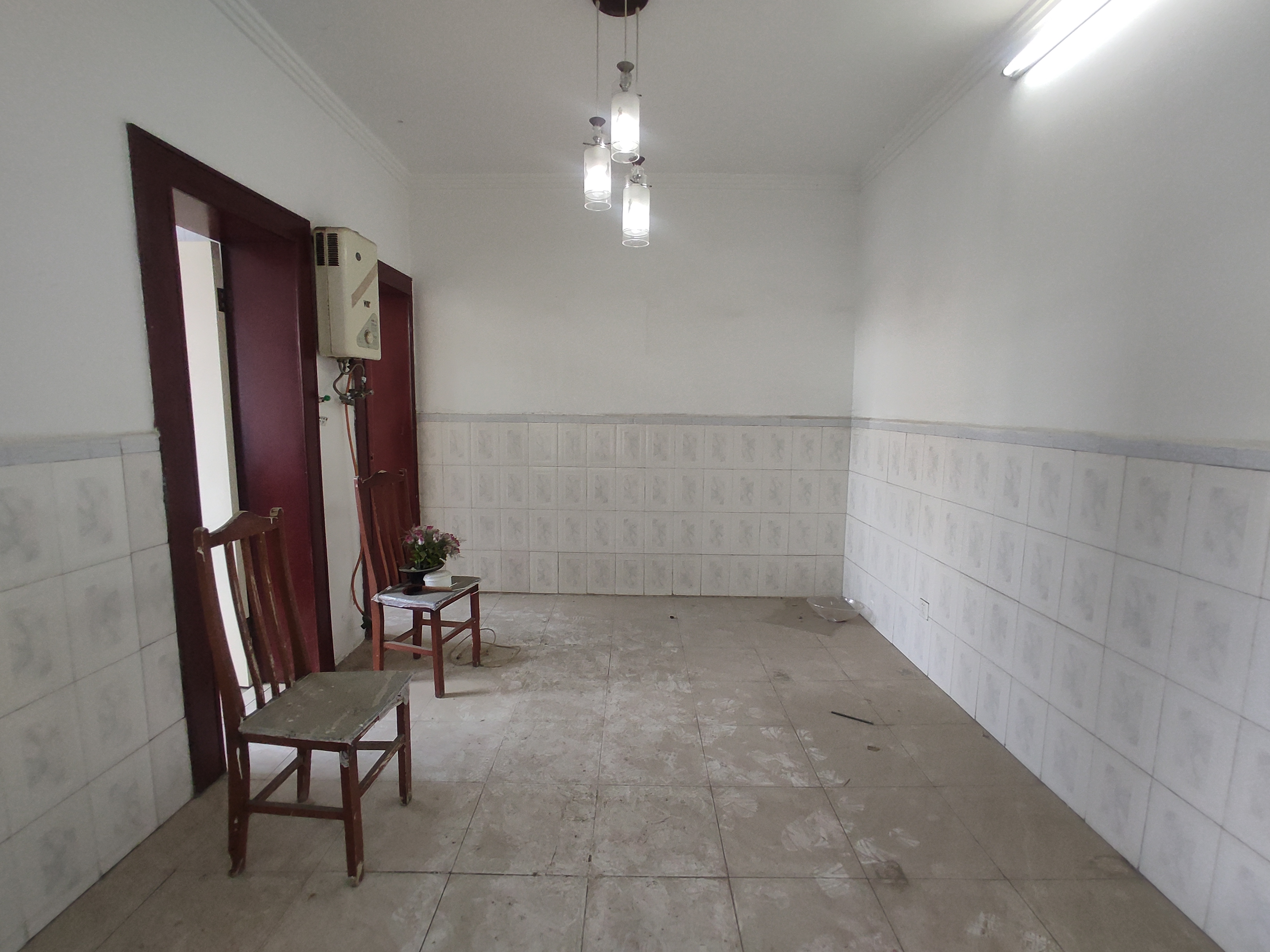 复州花园.简装大两房.楼下就是學笑.看房方便.