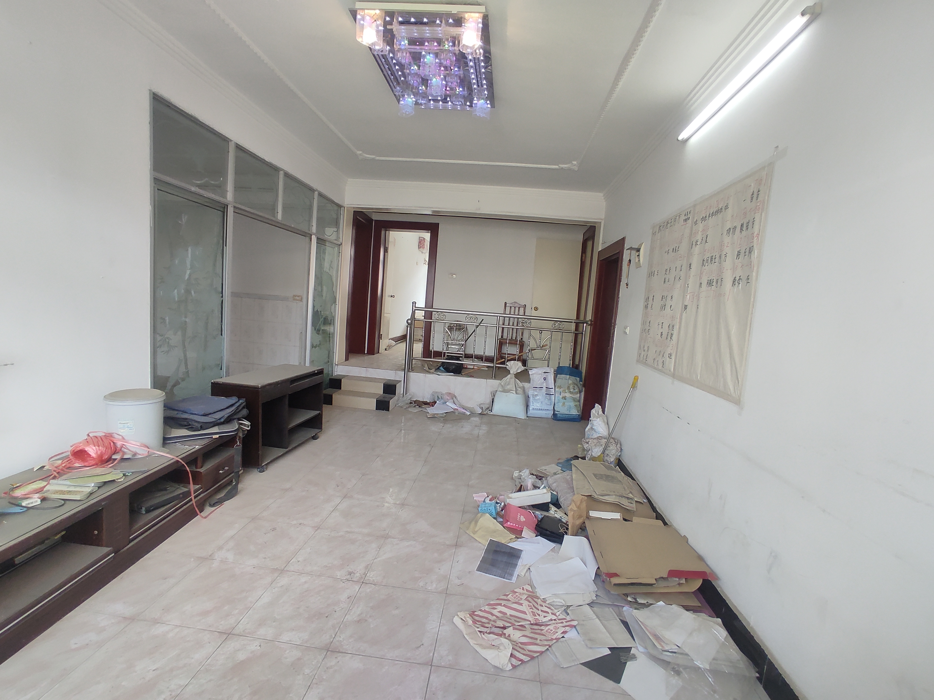 复州花园.简装大两房.楼下就是學笑.看房方便.