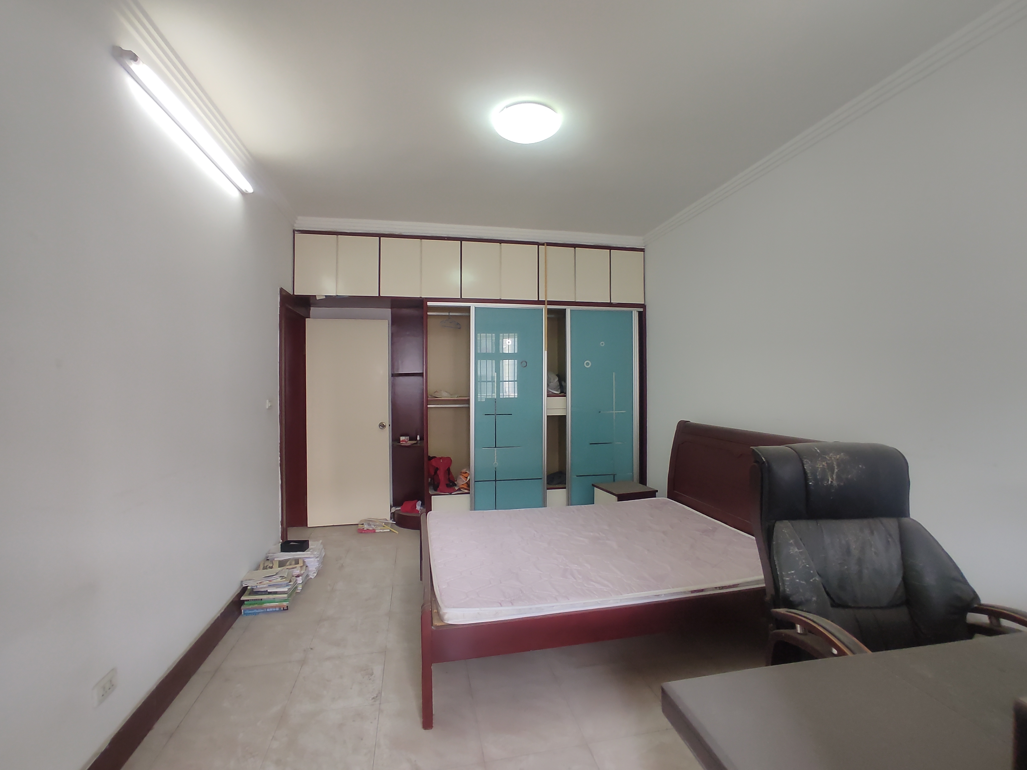 复州花园.简装大两房.楼下就是學笑.看房方便.