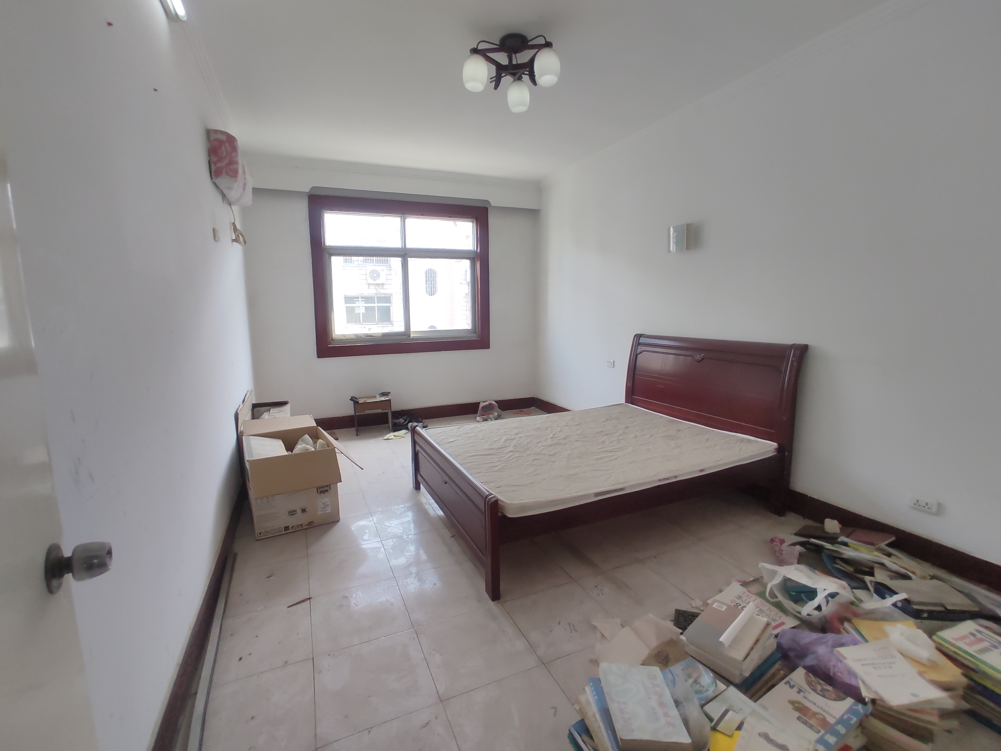 复州花园.简装大两房.楼下就是學笑.看房方便.