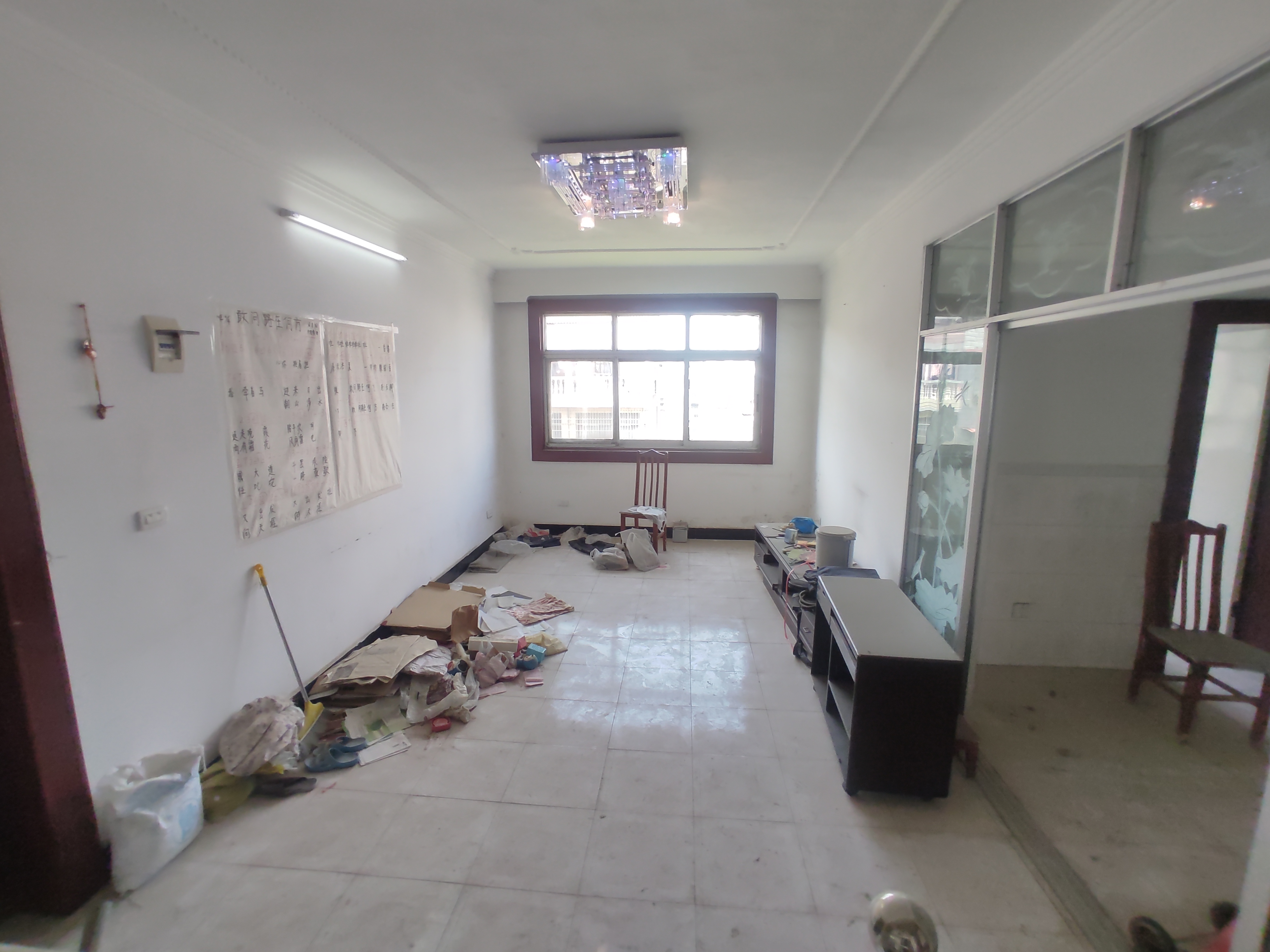 复州花园.简装大两房.楼下就是學笑.看房方便.